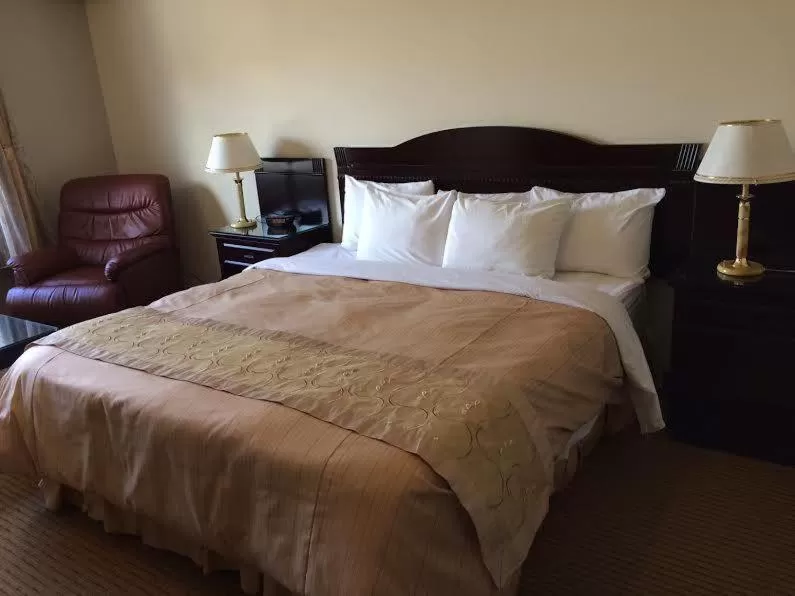 Deluxe King Room - Non-Smoking in Days Inn by Wyndham Athabasca