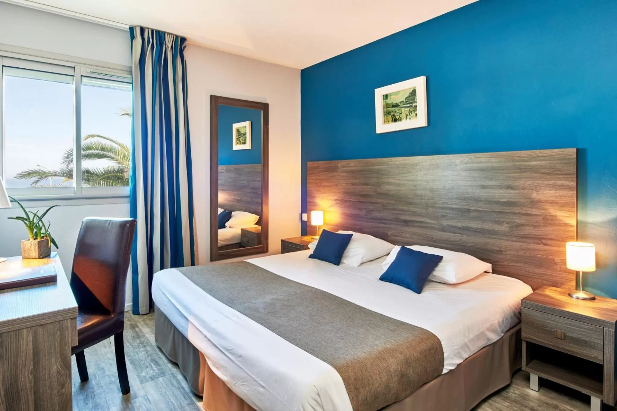 Double Room with Sea View in Hôtel Le Biarritz