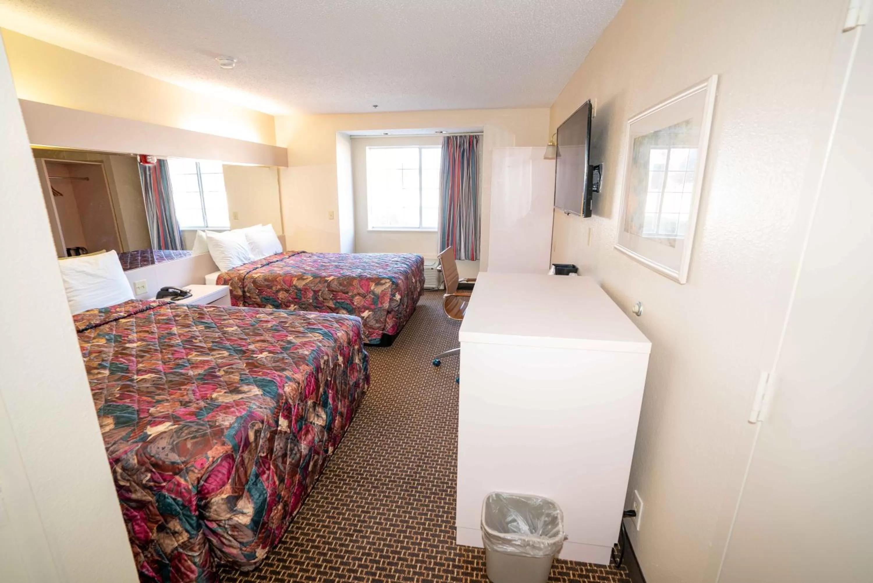 Queen Room with Two Queen Beds  Smoking in Regency Inn & Suites DFW