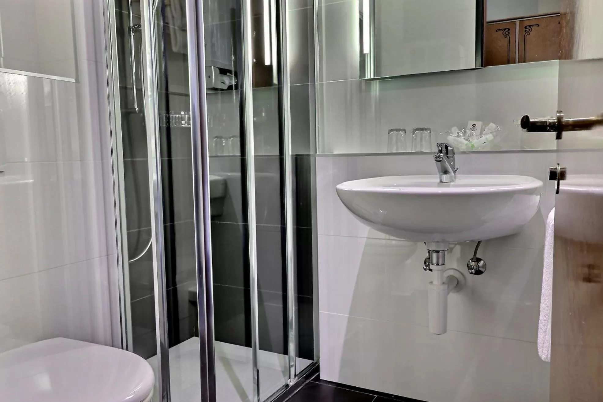 Superior Double or Twin Room with Lake View in Best Western Plus Hotel Mirabeau