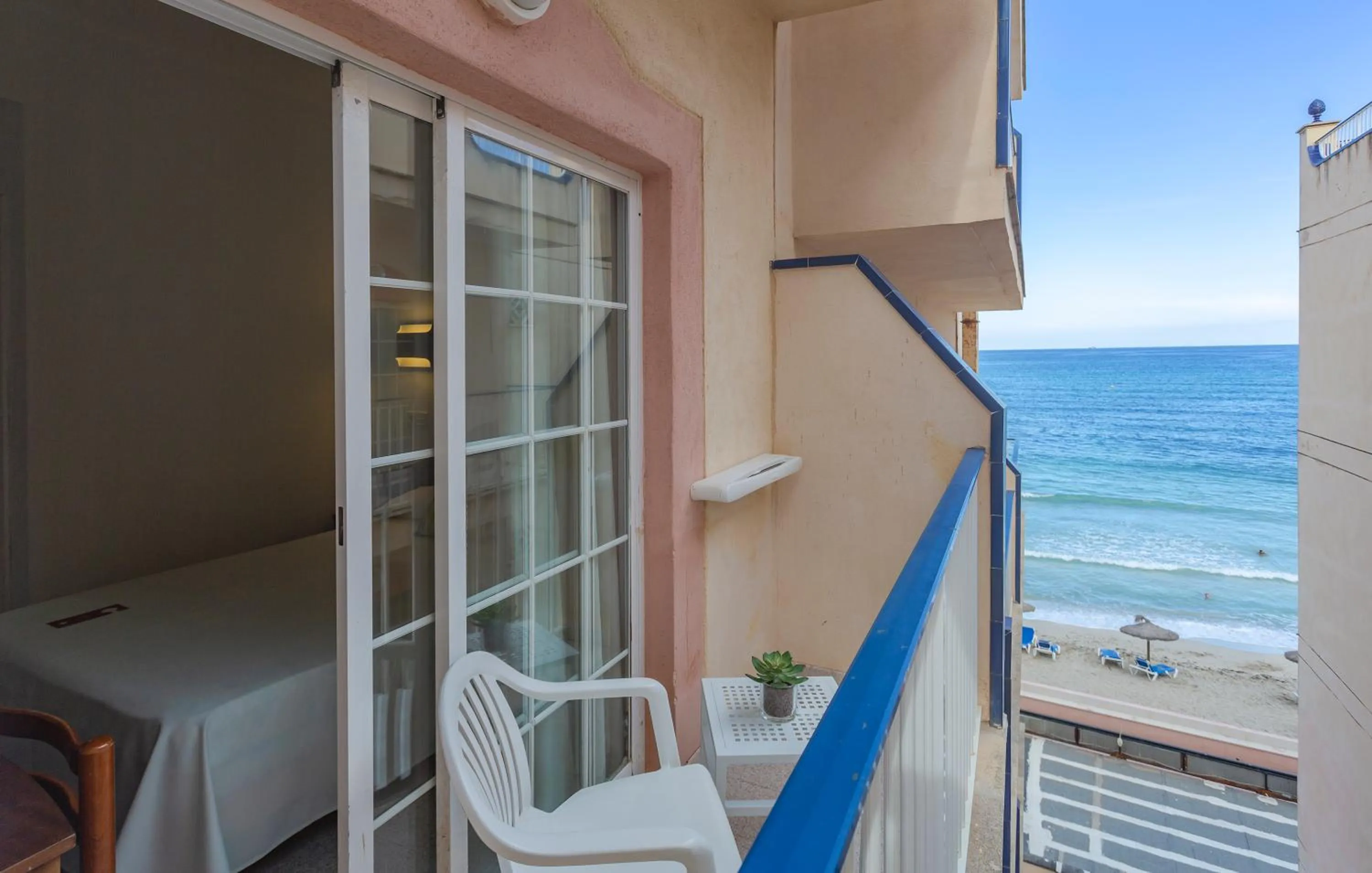 Double Room with Balcony and Lateral Sea View in JS Horitzó