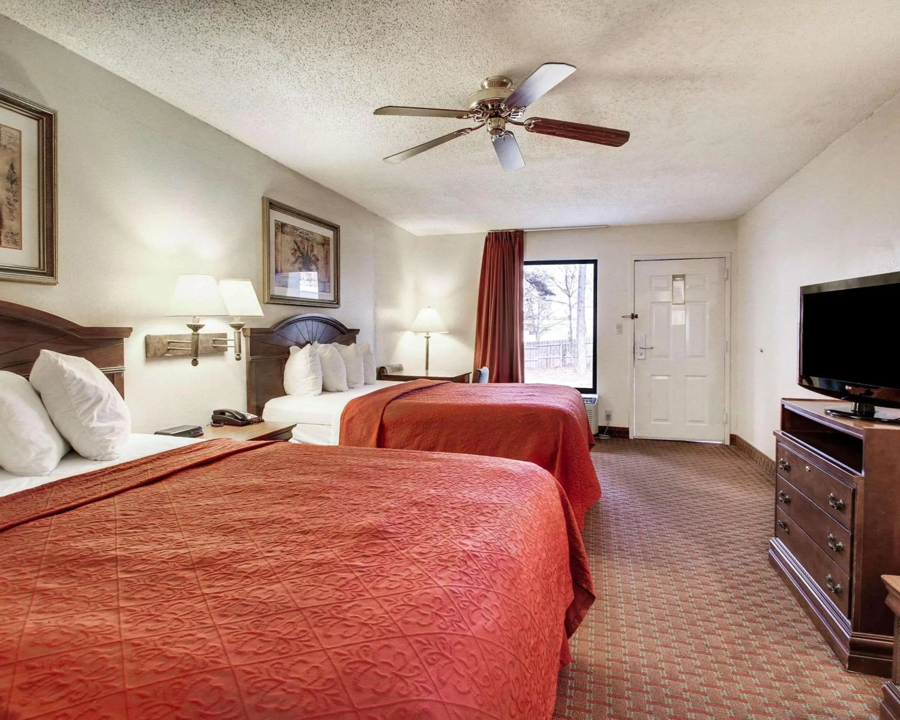 Queen Room with Two Queen Beds - Smoking in Quality Inn & Suites Clinton - Jackson West