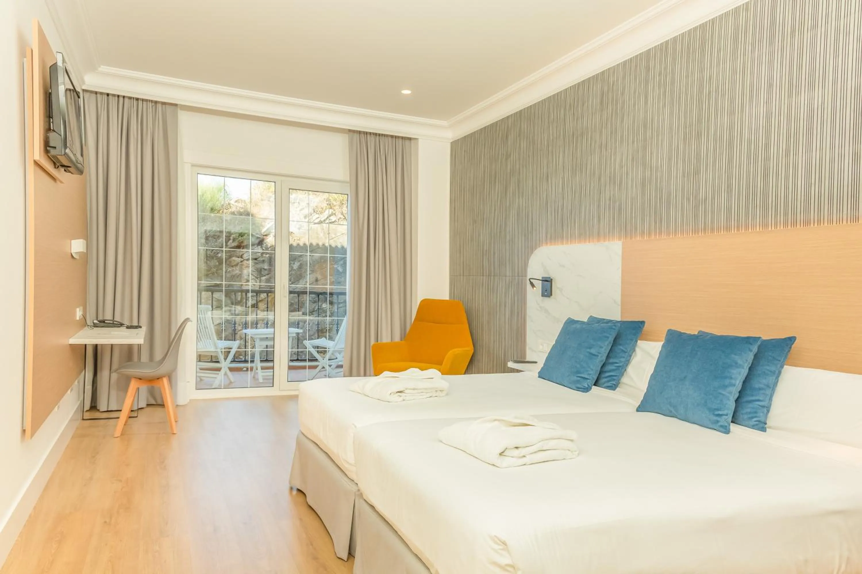 Twin Room with Mountain View in Talaso Atlántico