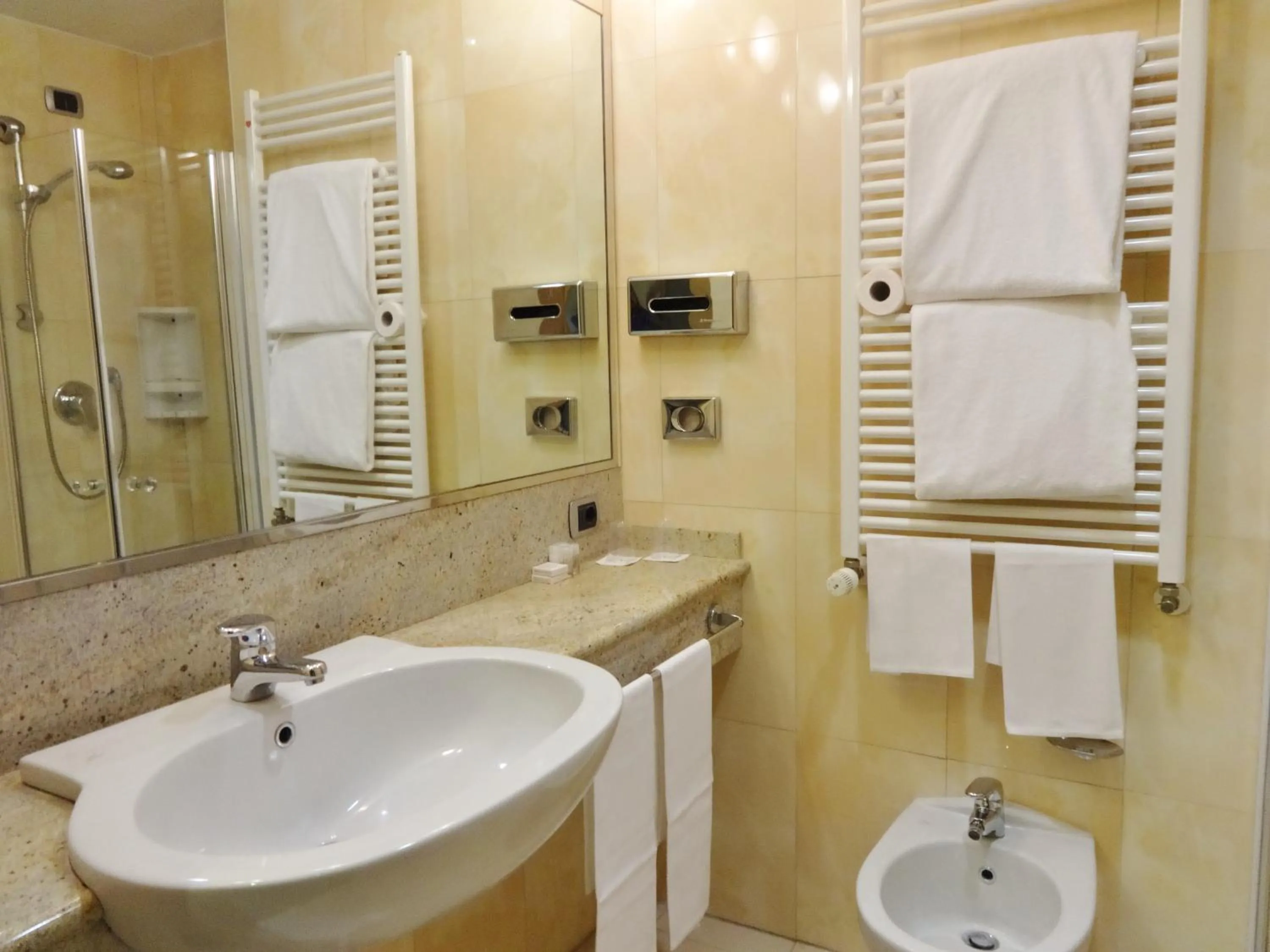 Single Room in Hotel Tiffany Milano