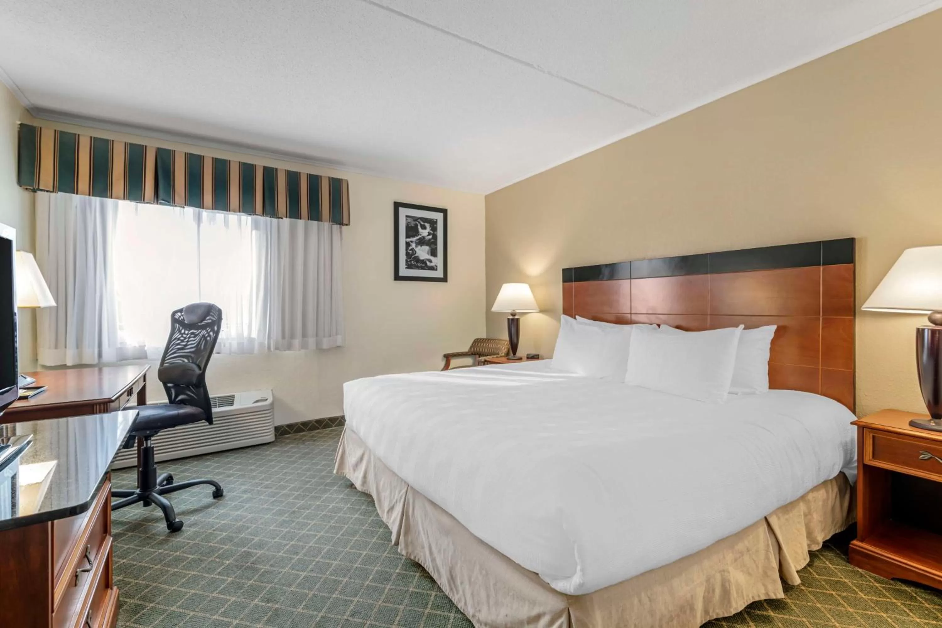 Double Room with Two Double Beds and Walk-In Shower - Disability Access/Non-Smoking in Best Western Plus Augusta Civic Center Inn