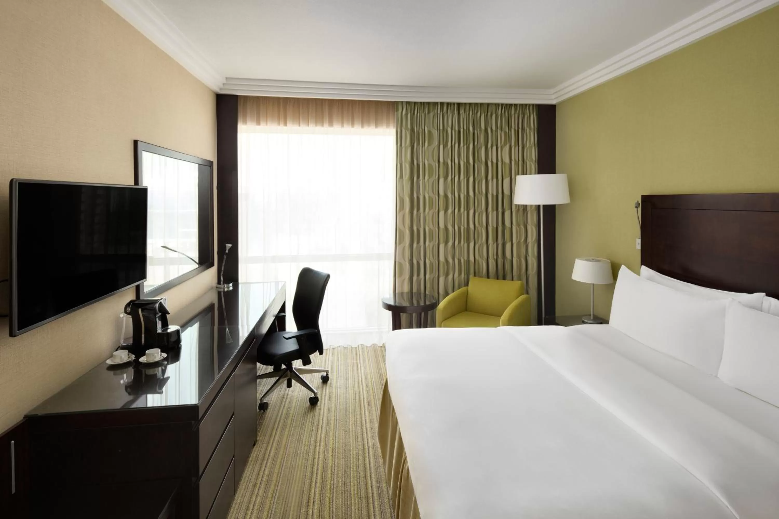 Standard Queen Room in Crowne Plaza Jeddah by IHG