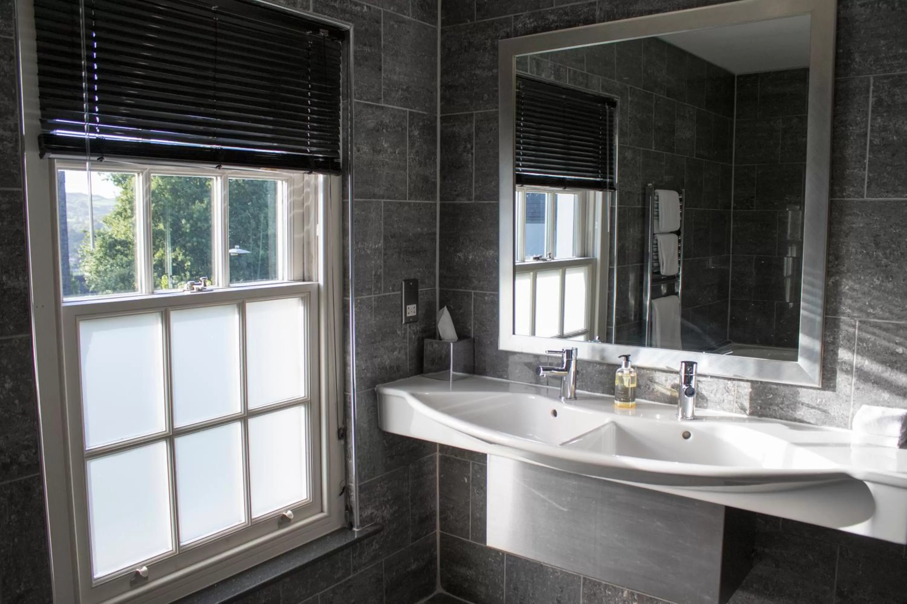 One-Bedroom Penthouse Apartment in The Cawdor