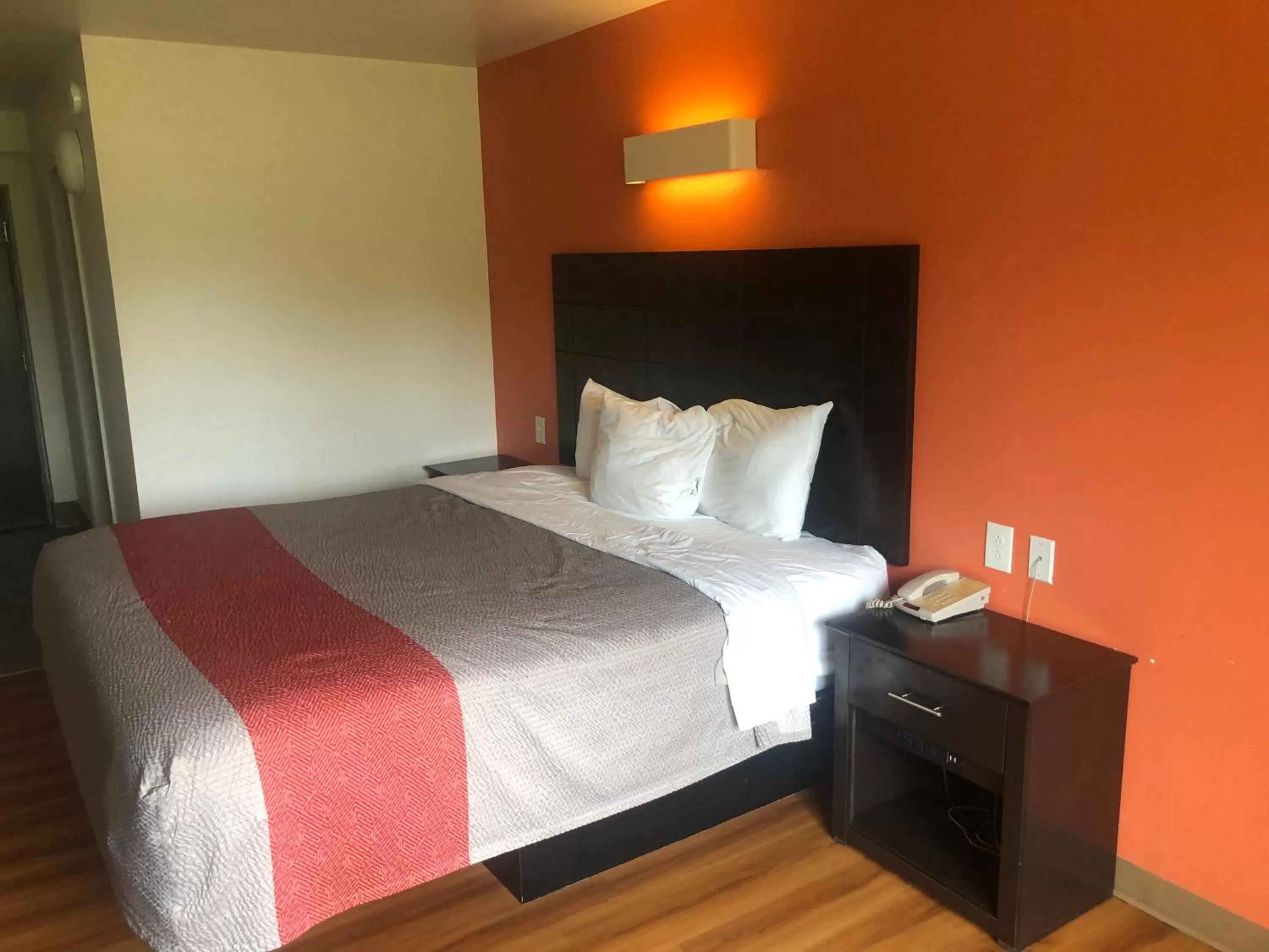 King Room - Non-Smoking in Motel 6 Peoria