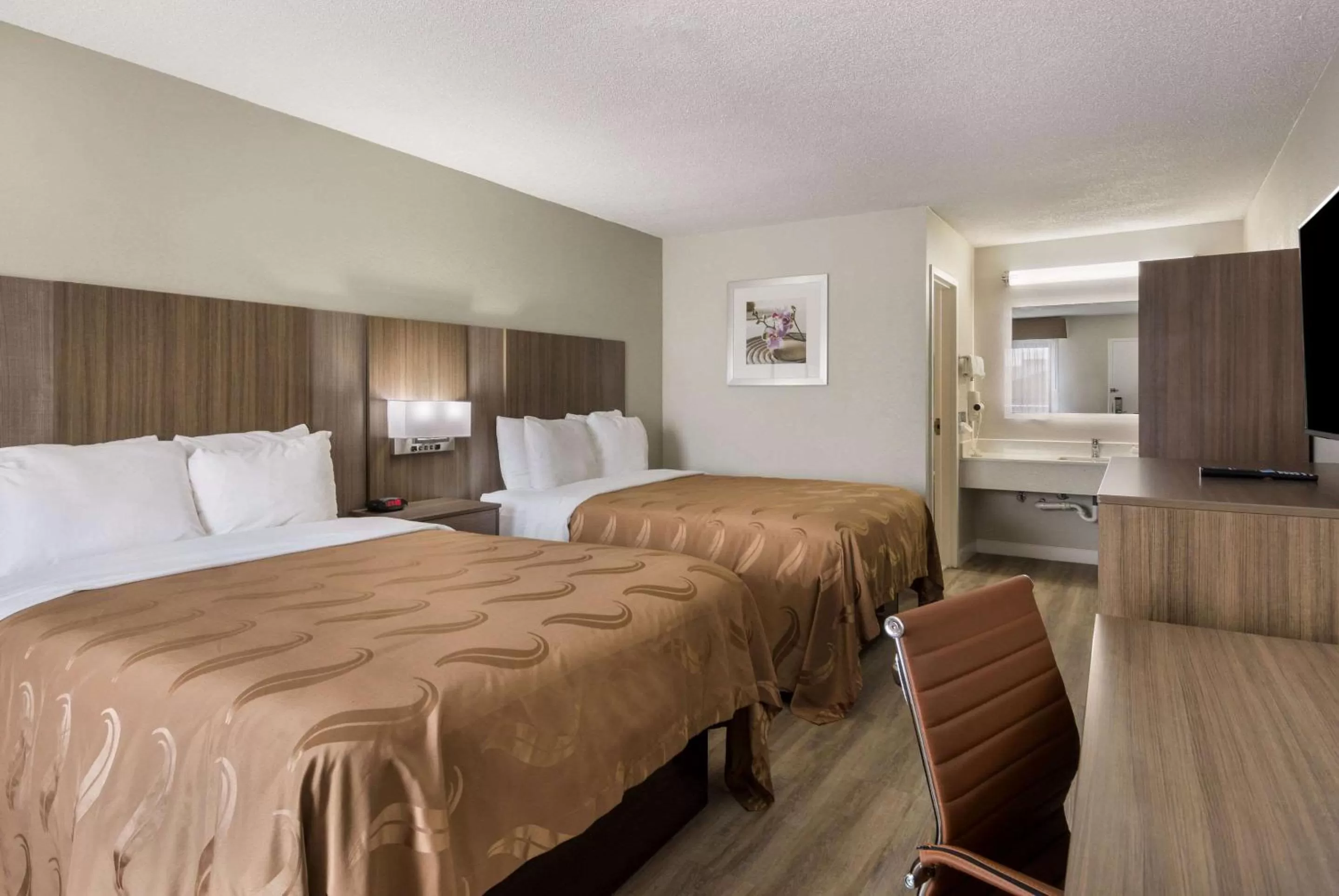 Standard Queen Room with Two Queen Beds - Smoking in Quality Inn Emporia