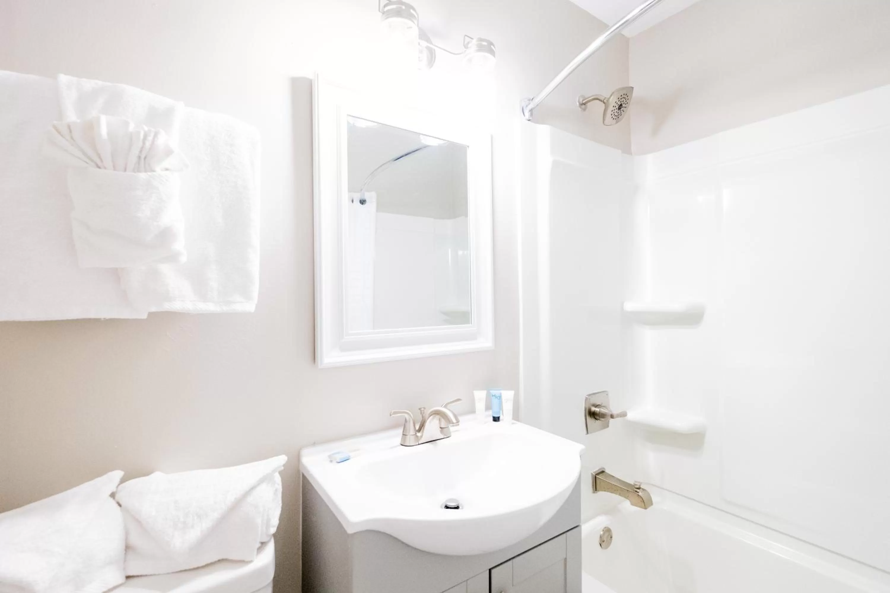 Deluxe Double Room with Balcony in 300 Tenth