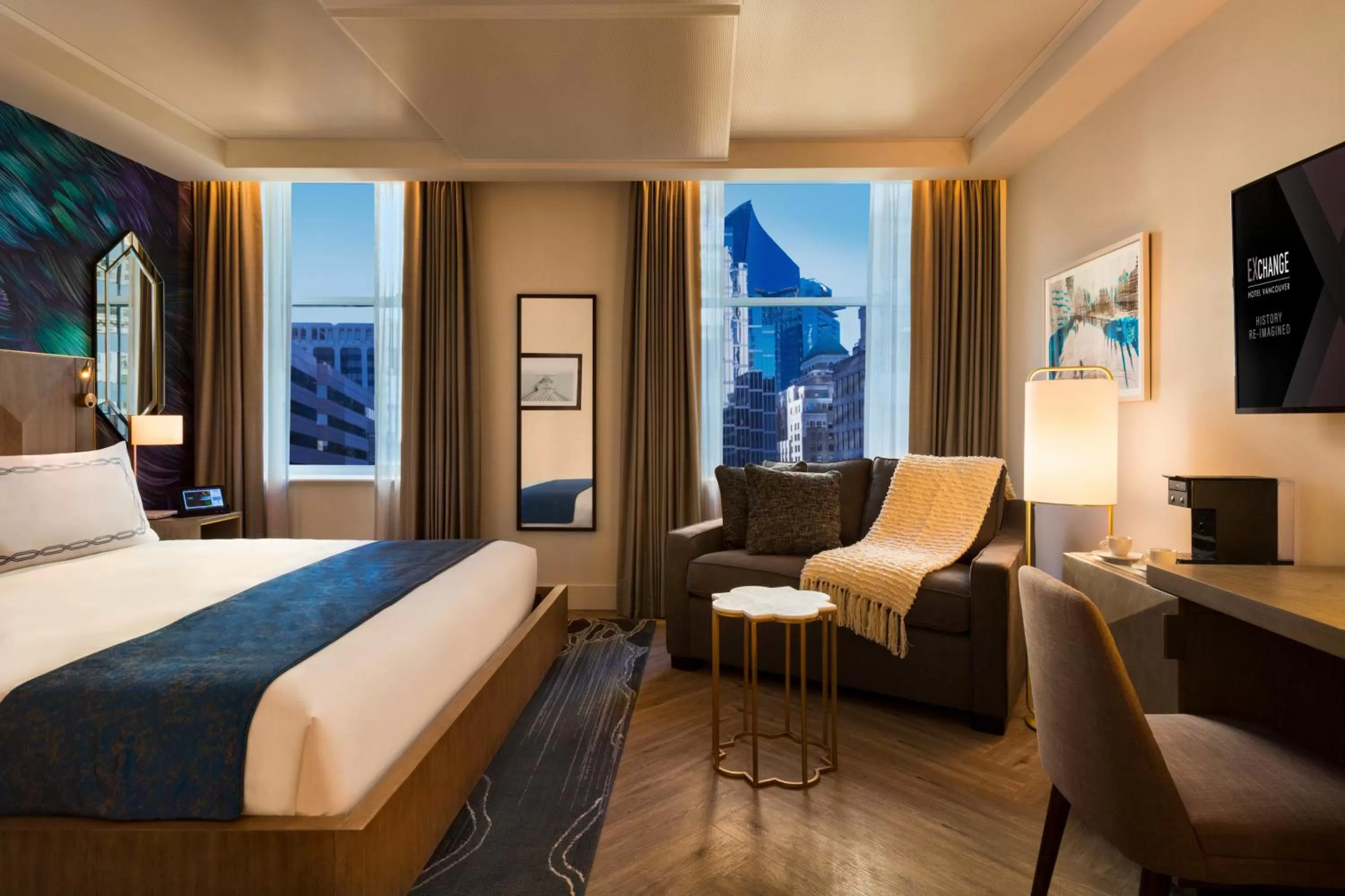 Superior Queen Room with Sofa Bed - Dividend Floor in EXchange Hotel Vancouver