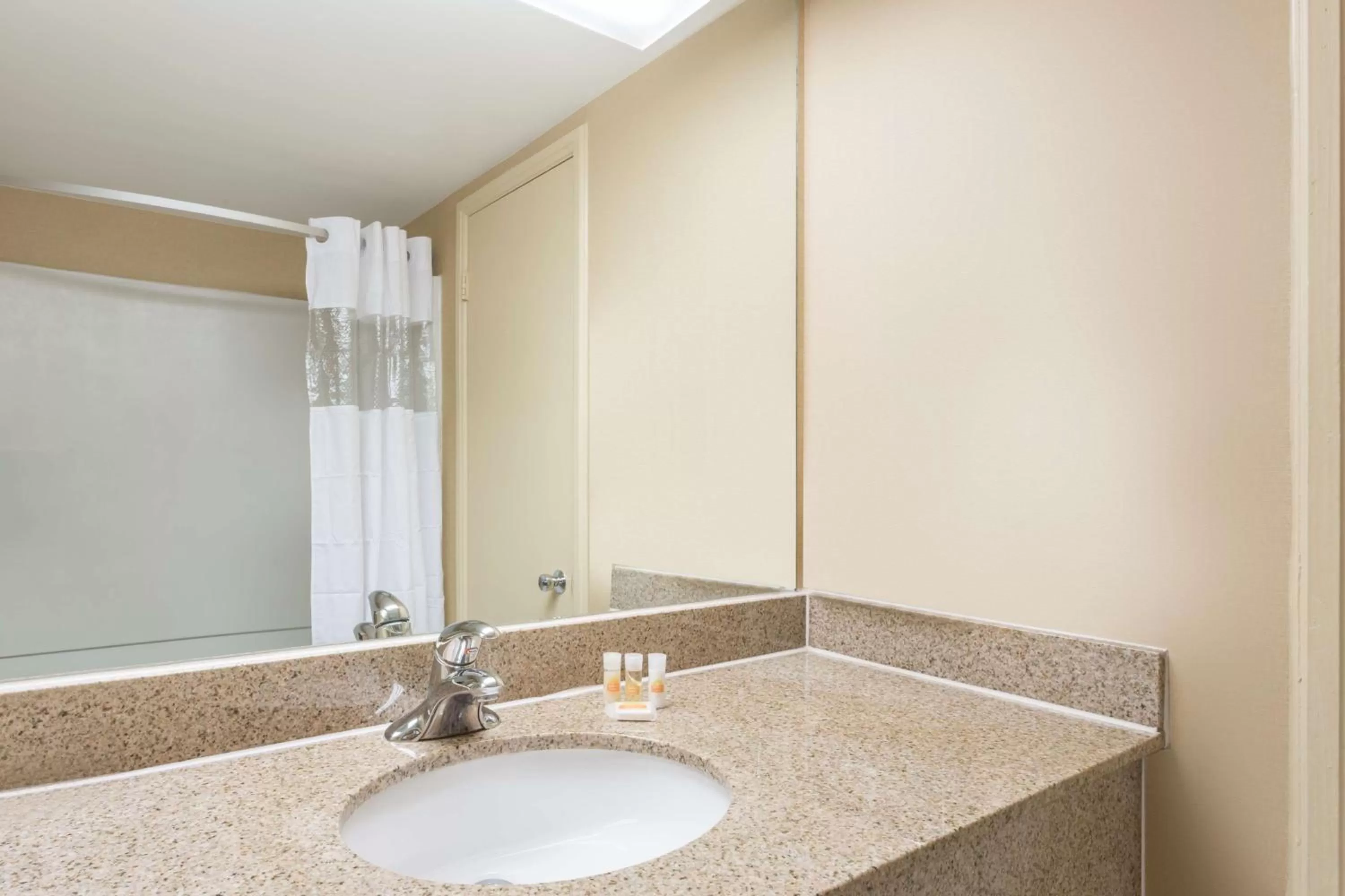 Deluxe King Suite - Smoking in Days Inn by Wyndham Dumfries Quantico