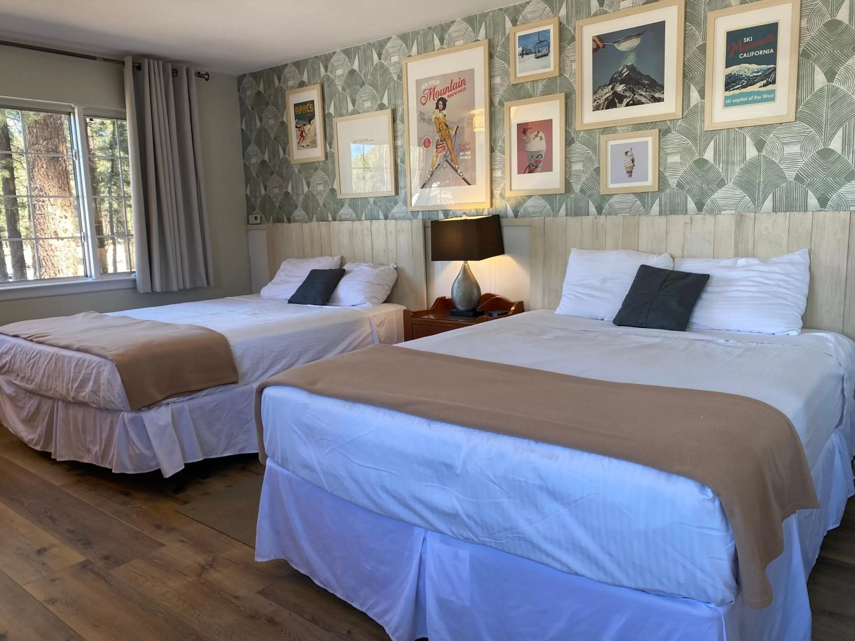 Queen Room with Two Queen Beds in Cinnamon Bear Inn