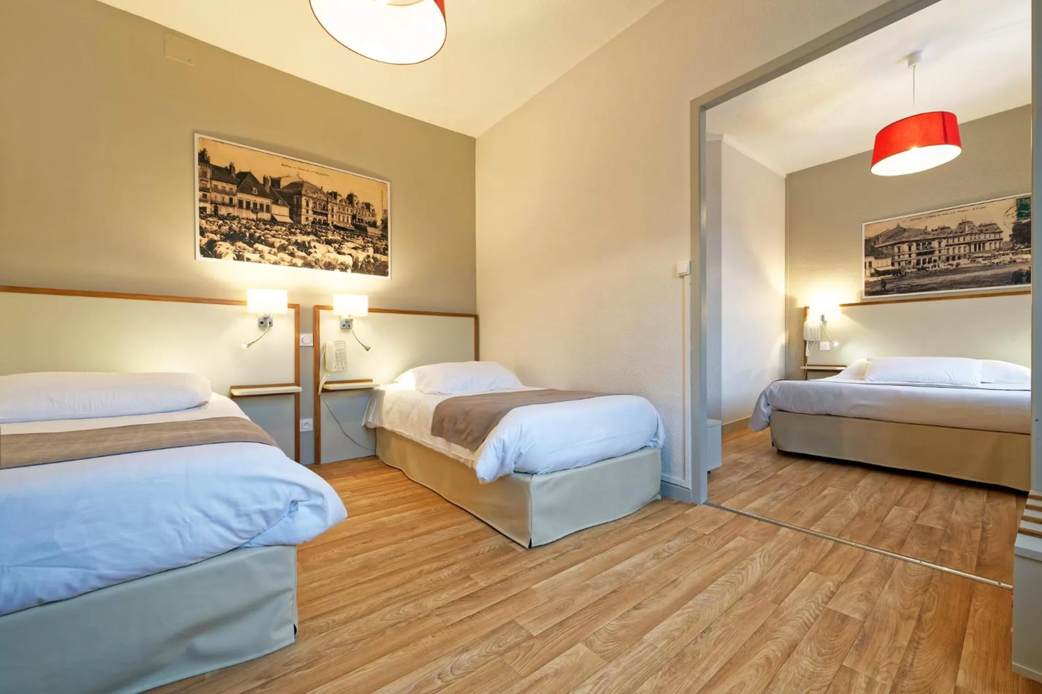 Quadruple Room in Logis Hôtel Du Commerce