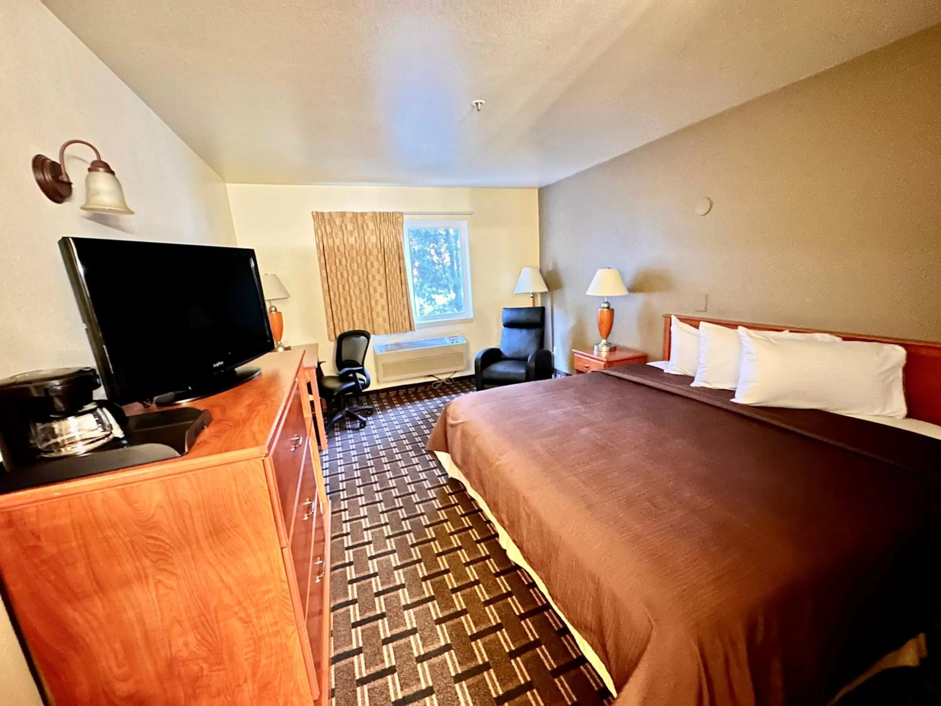 Deluxe King Room in FairBridge Inn & Suites Kellogg