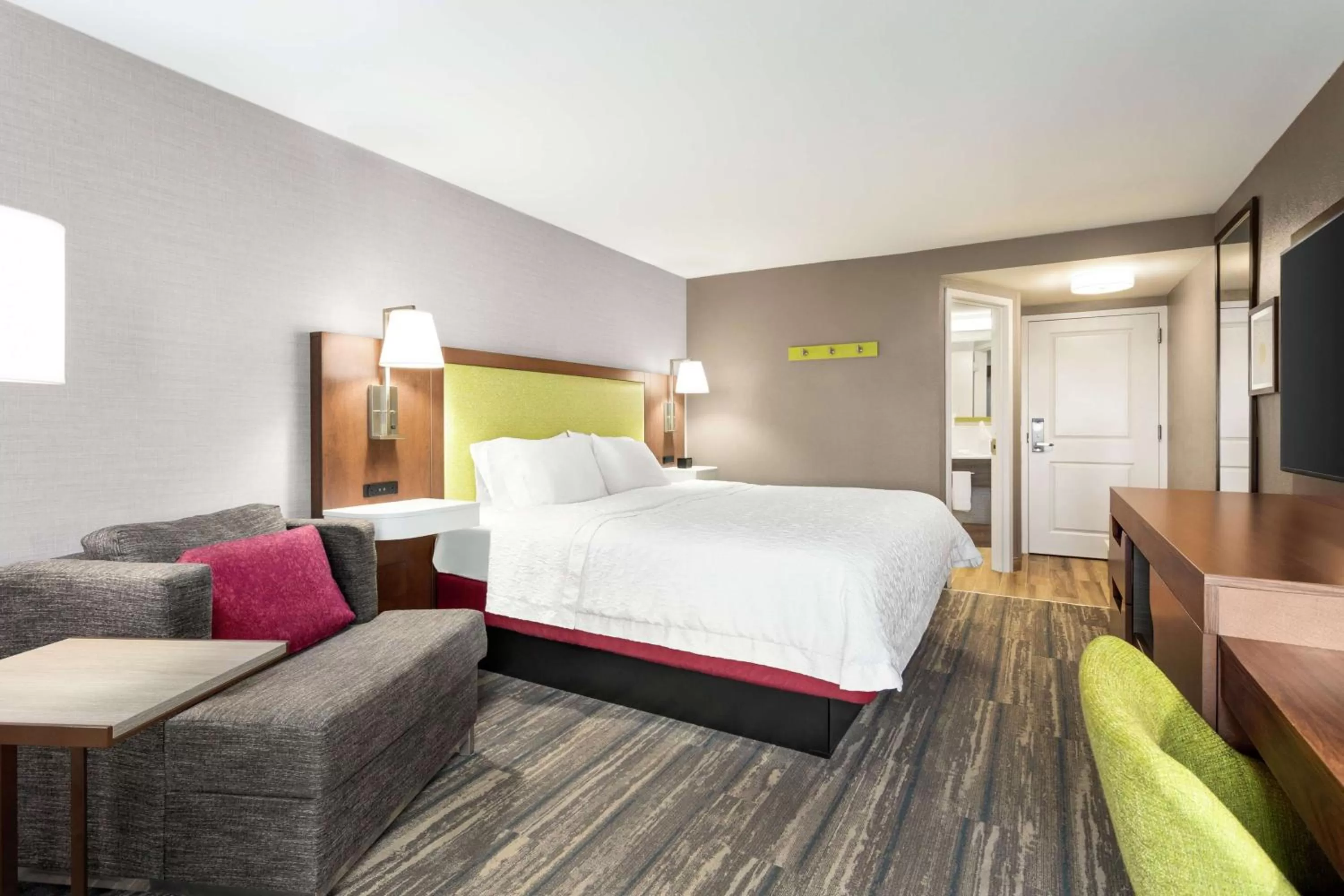 King Room with King Bed - Non-Smoking in Hampton Inn Milwaukee Brookfield