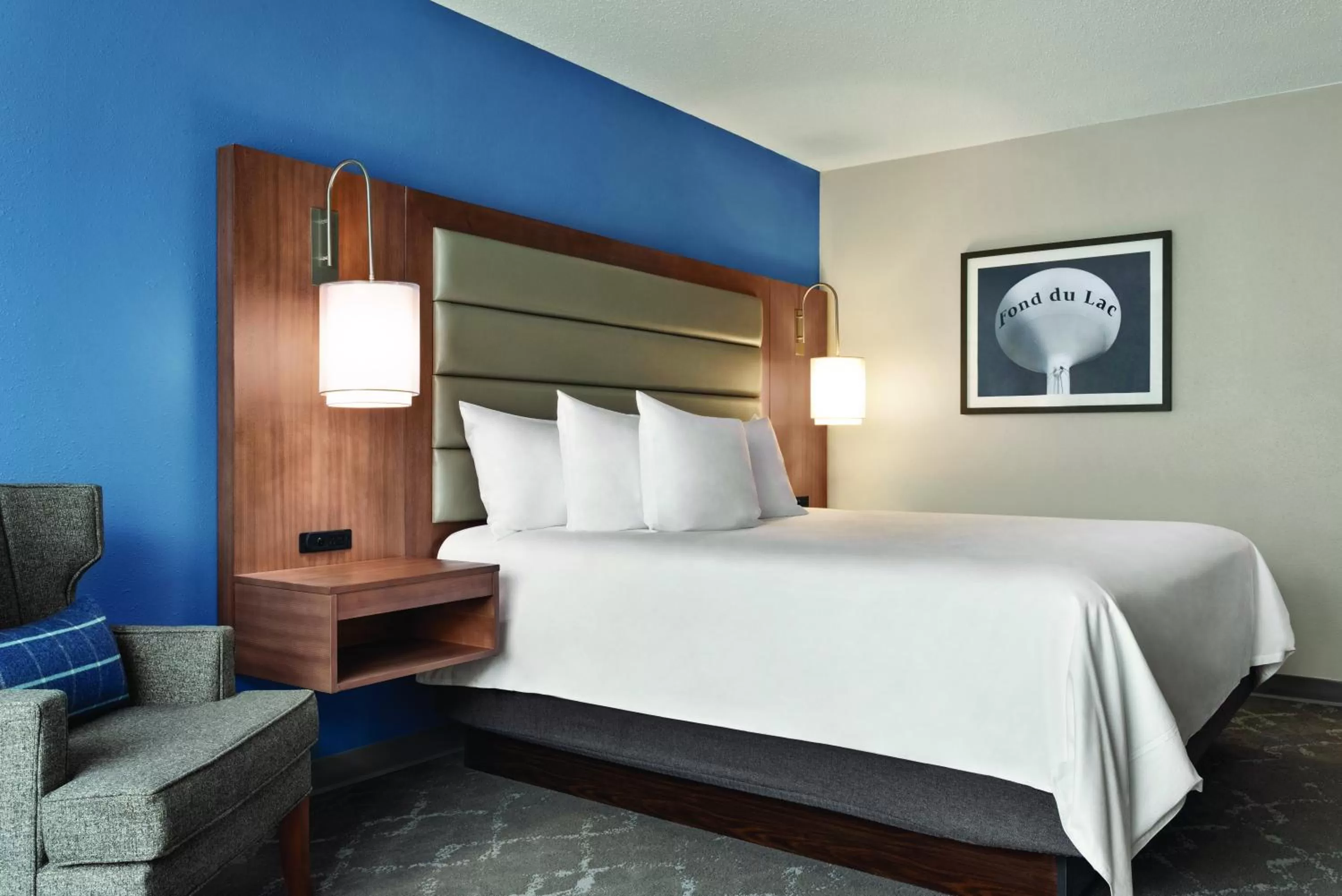 King Room - Non-Smoking in Radisson Hotel and Conference Center Fond du Lac