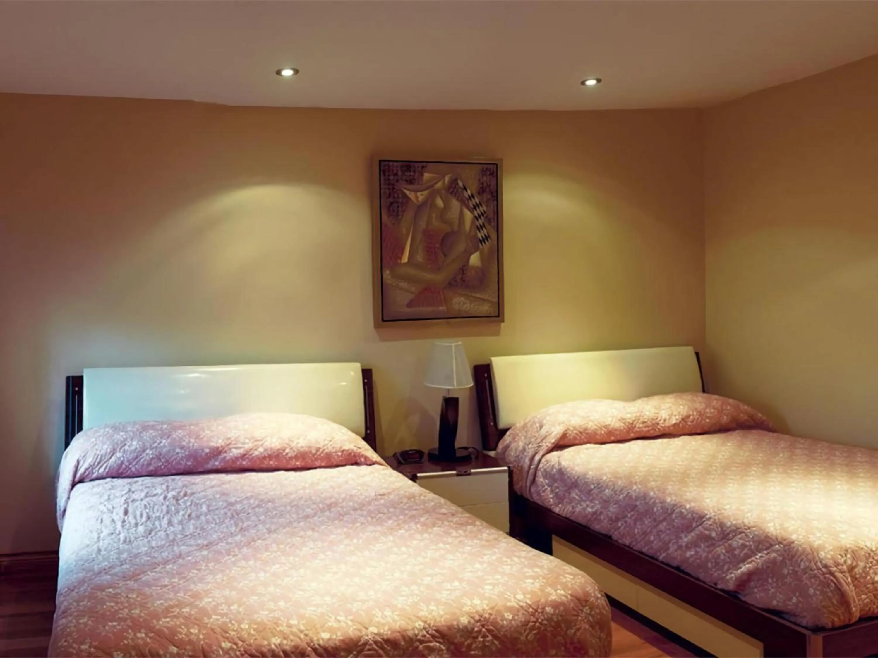 Superior Family Room with Four Beds in Dragon Gate Inn