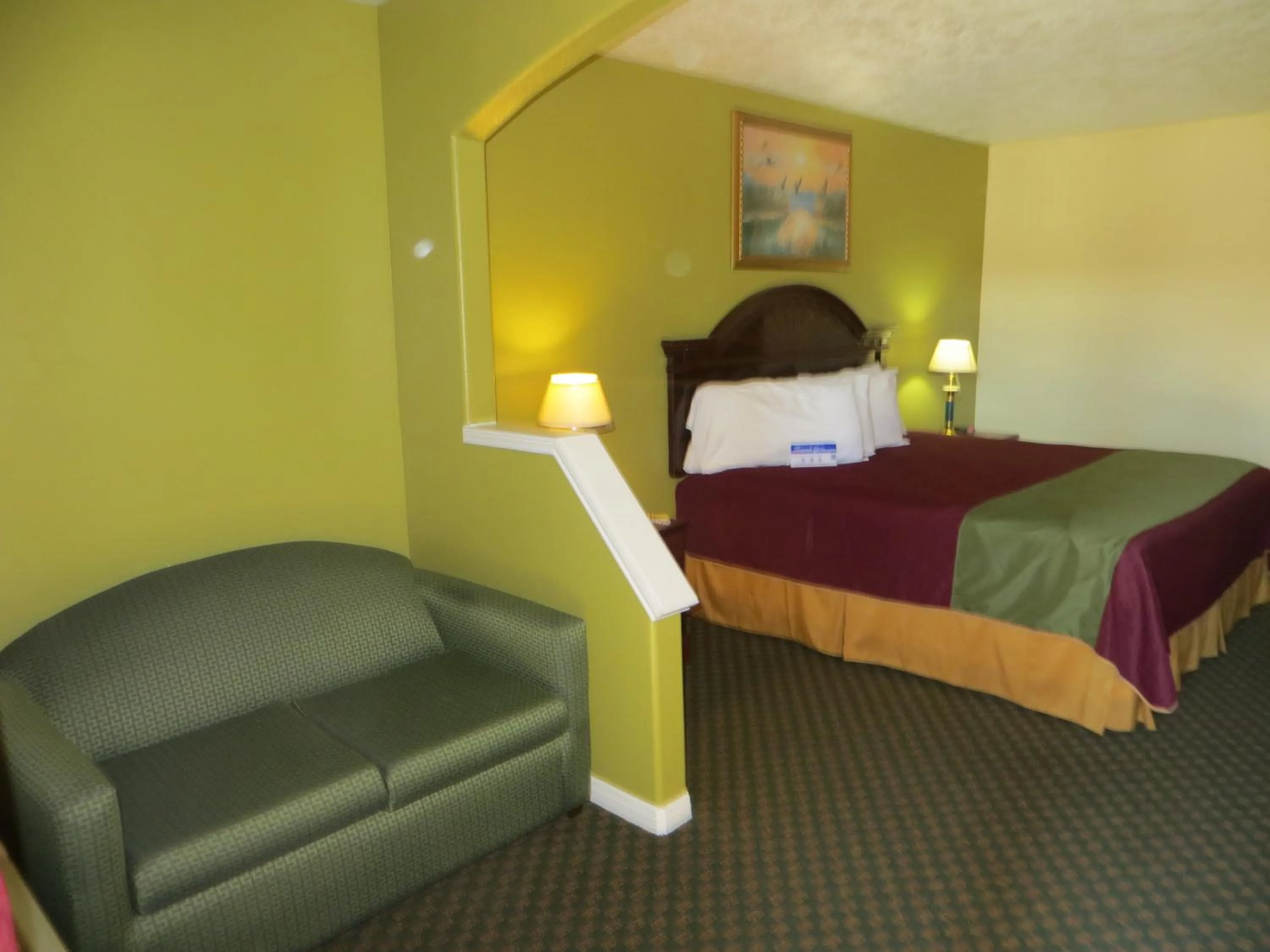 King Suite in Americas Best Value Inn & Suites Hempstead