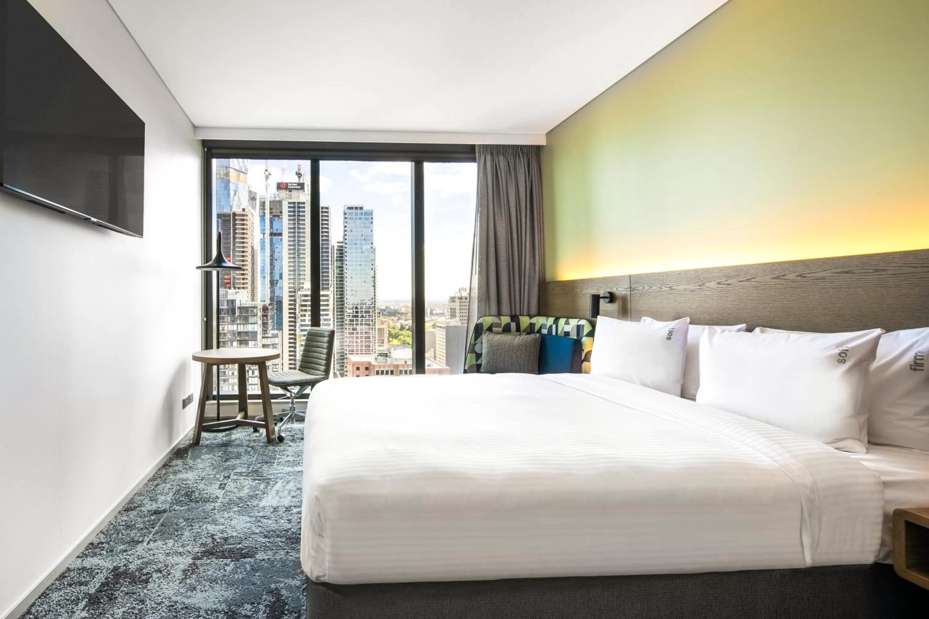 Standard Queen Room - Free Breakfast in Holiday Inn Express Melbourne Little Collins by IHG