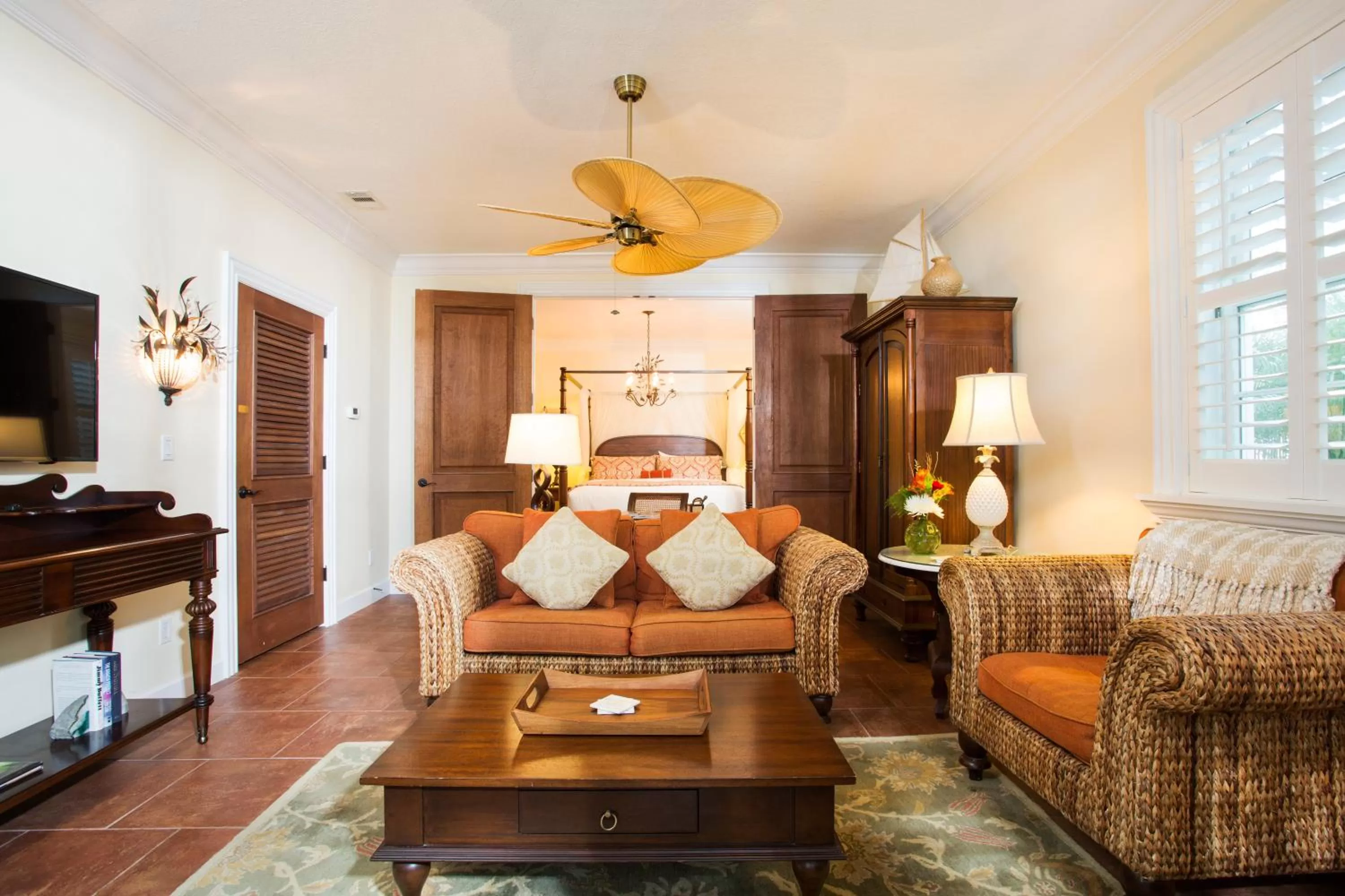 King Suite with Separate Living Room in Port d'Hiver Bed and Breakfast