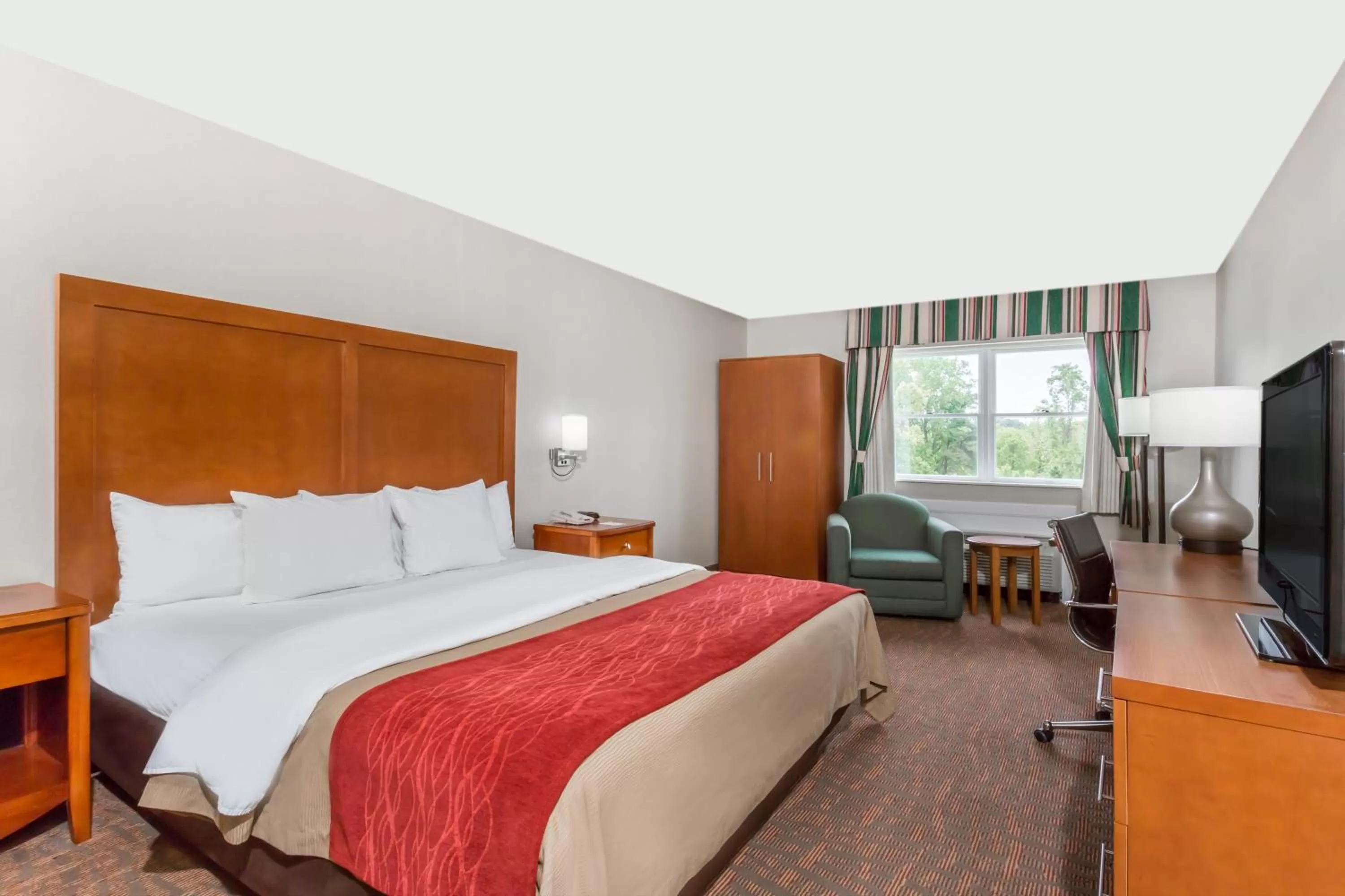Room with King Bed - Disability Access/Non-Smoking in Days Inn by Wyndham Williamsburg Historic Area