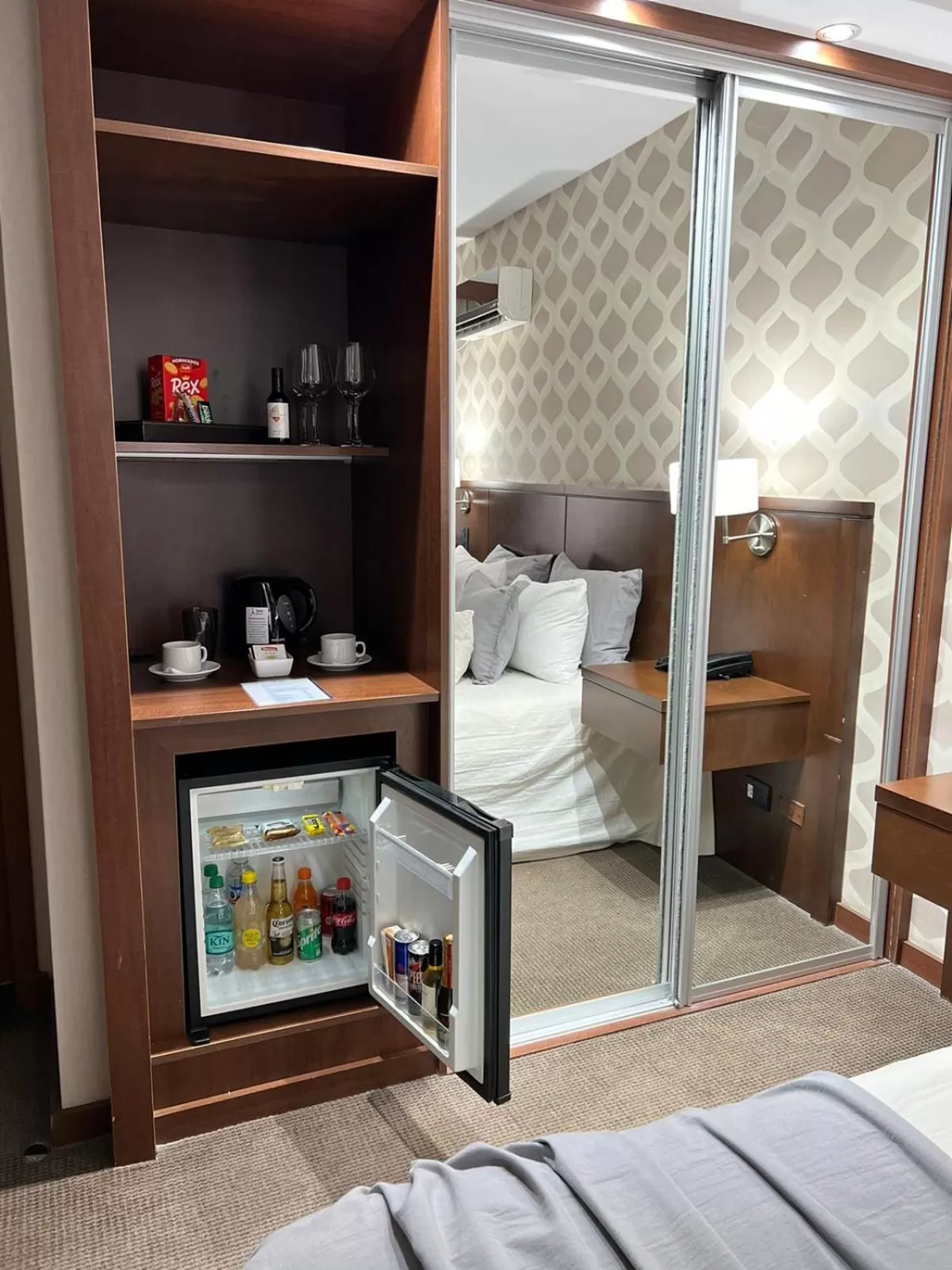 Standard King Room in ian Hotel