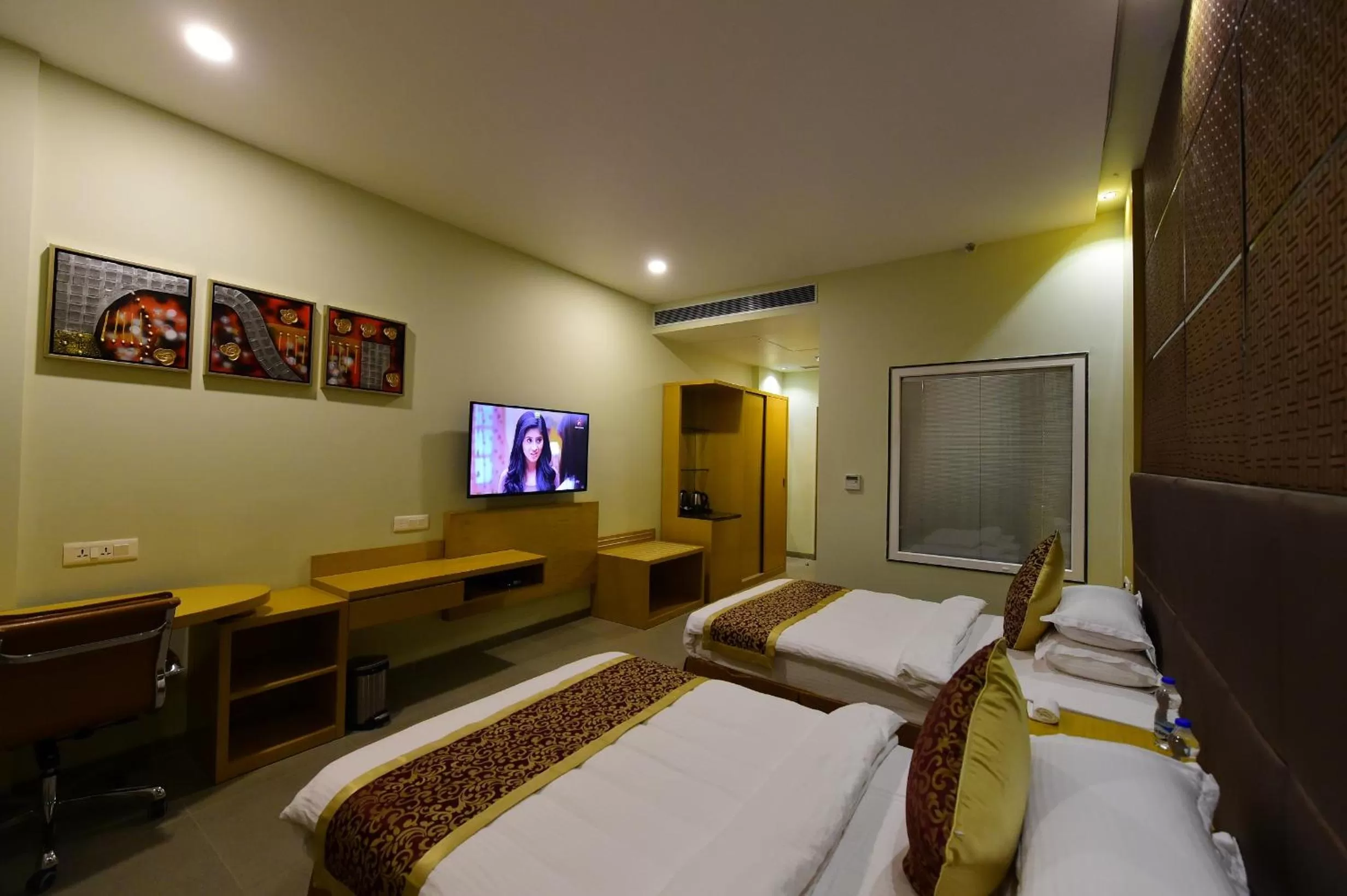 Deluxe Twin Room in Hotel H - Sandhill Hotels Private Limited