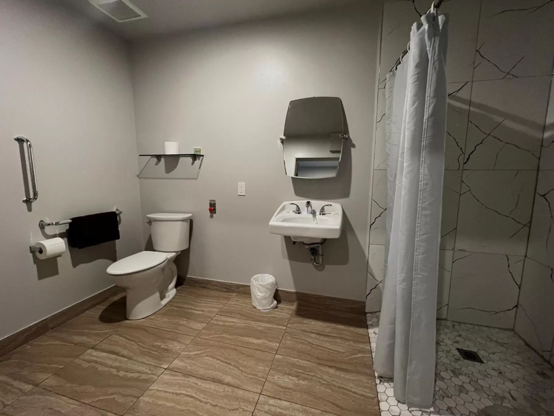 Deluxe Queen Room in Big Bird Inn Wawa, SureStay Collection by Best Western