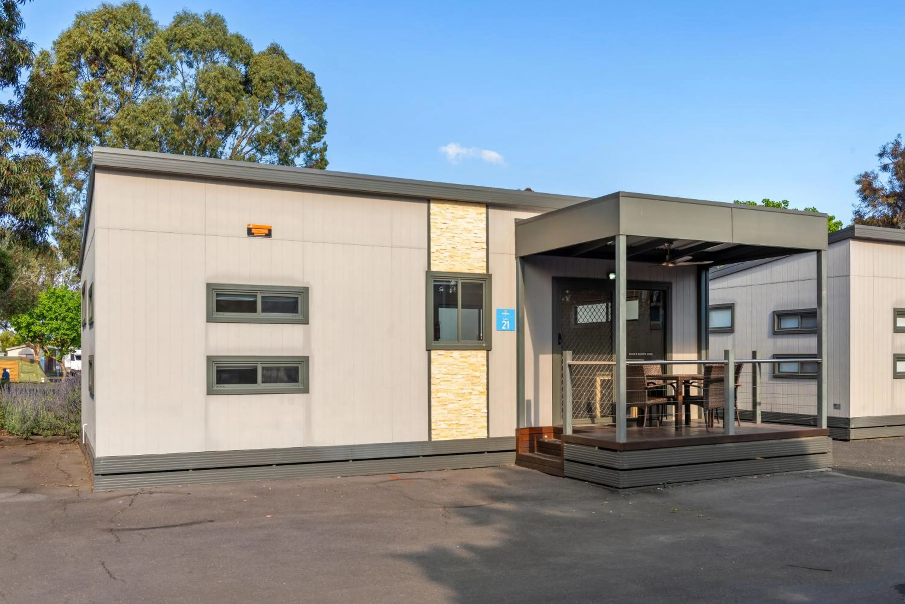 Deluxe 2 Bedroom Cabin - Sleeps 6 in Discovery Parks - Melbourne