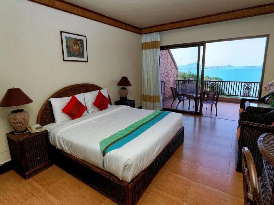 Deluxe Double or Twin Room with Sea View in Samui Bayview Resort & Spa - SHA Plus
