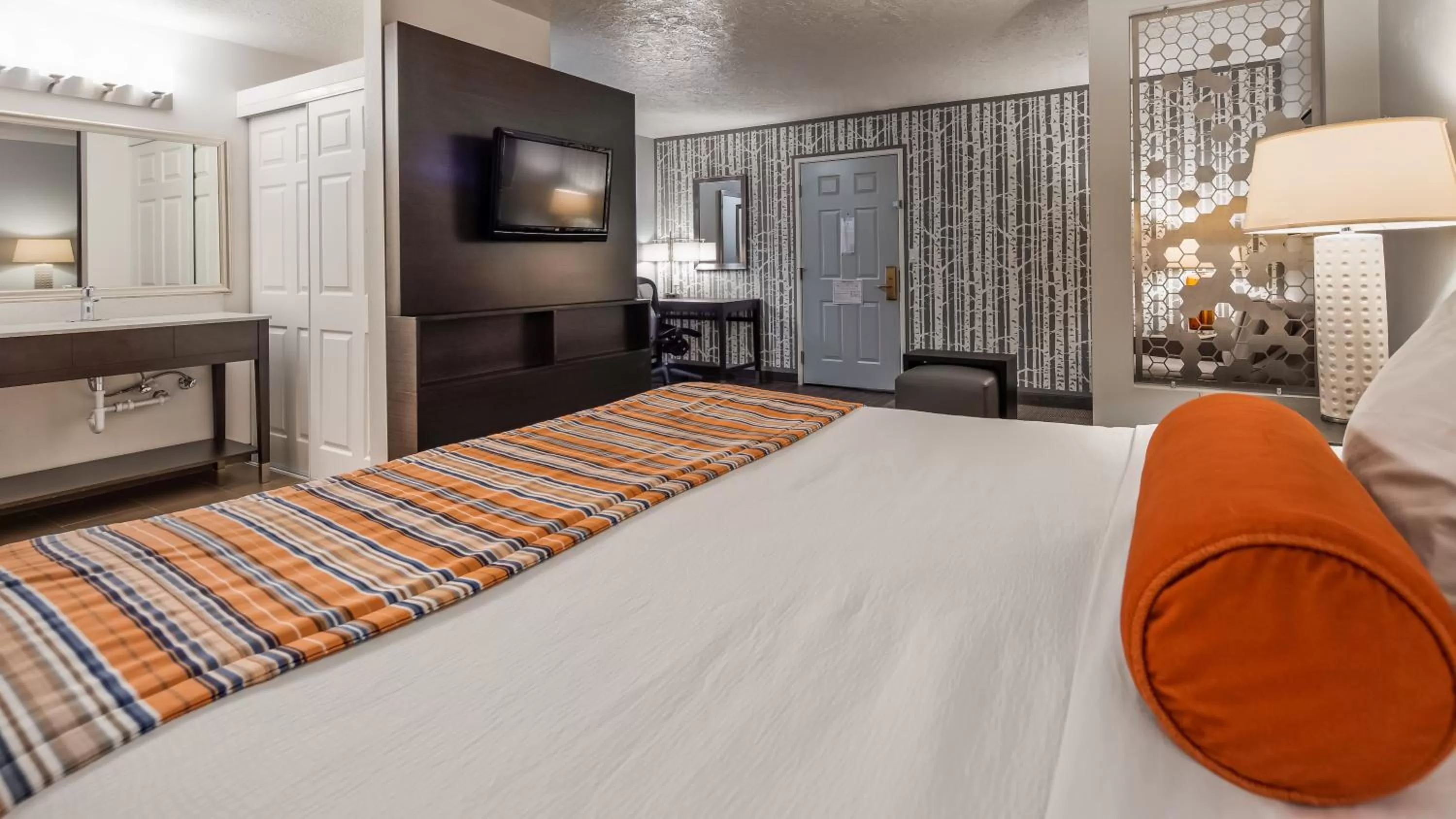 King Suite with Sofa Bed - Not Pet Friendly  in Best Western Corvallis