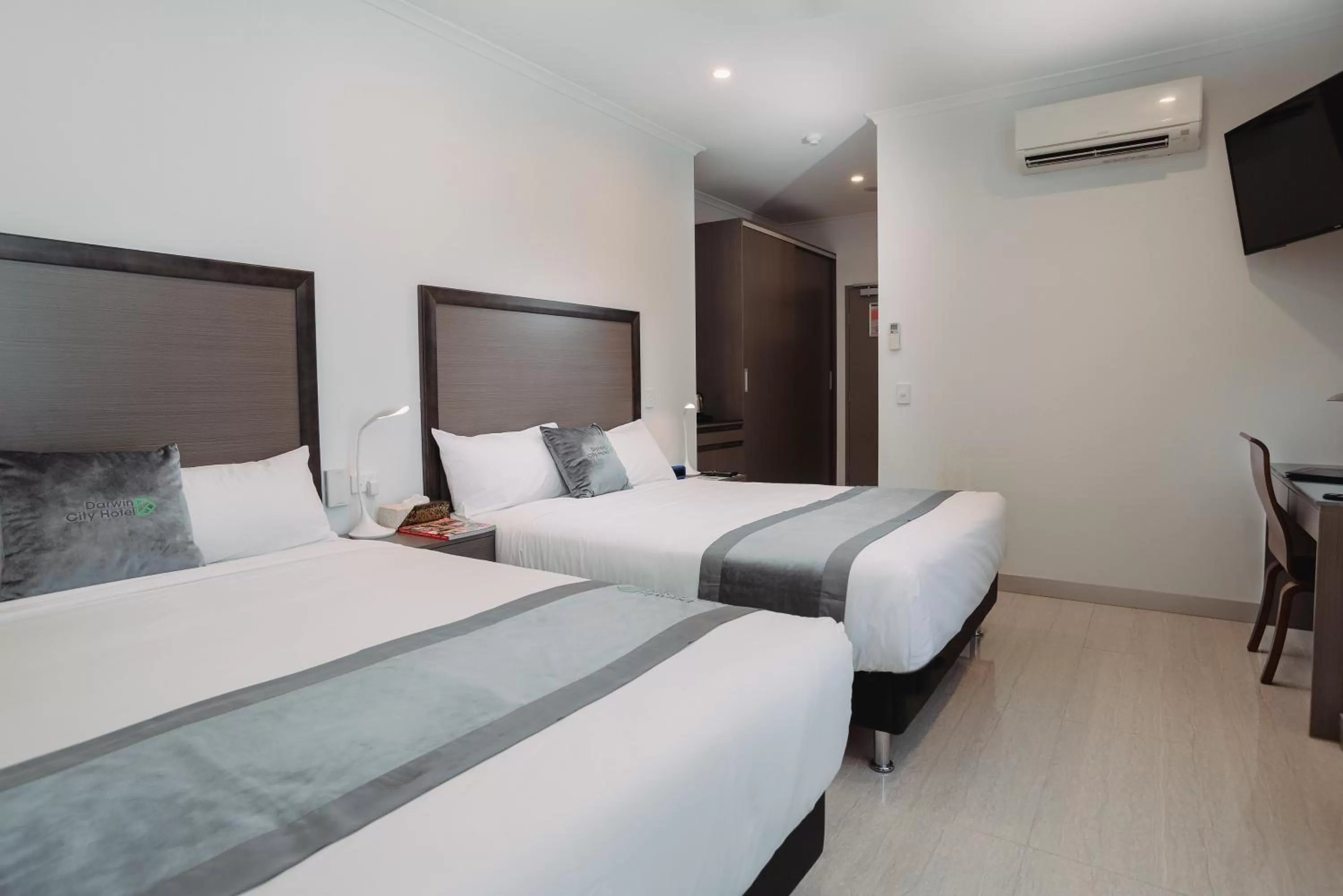 Deluxe Twin Room in Darwin City Hotel