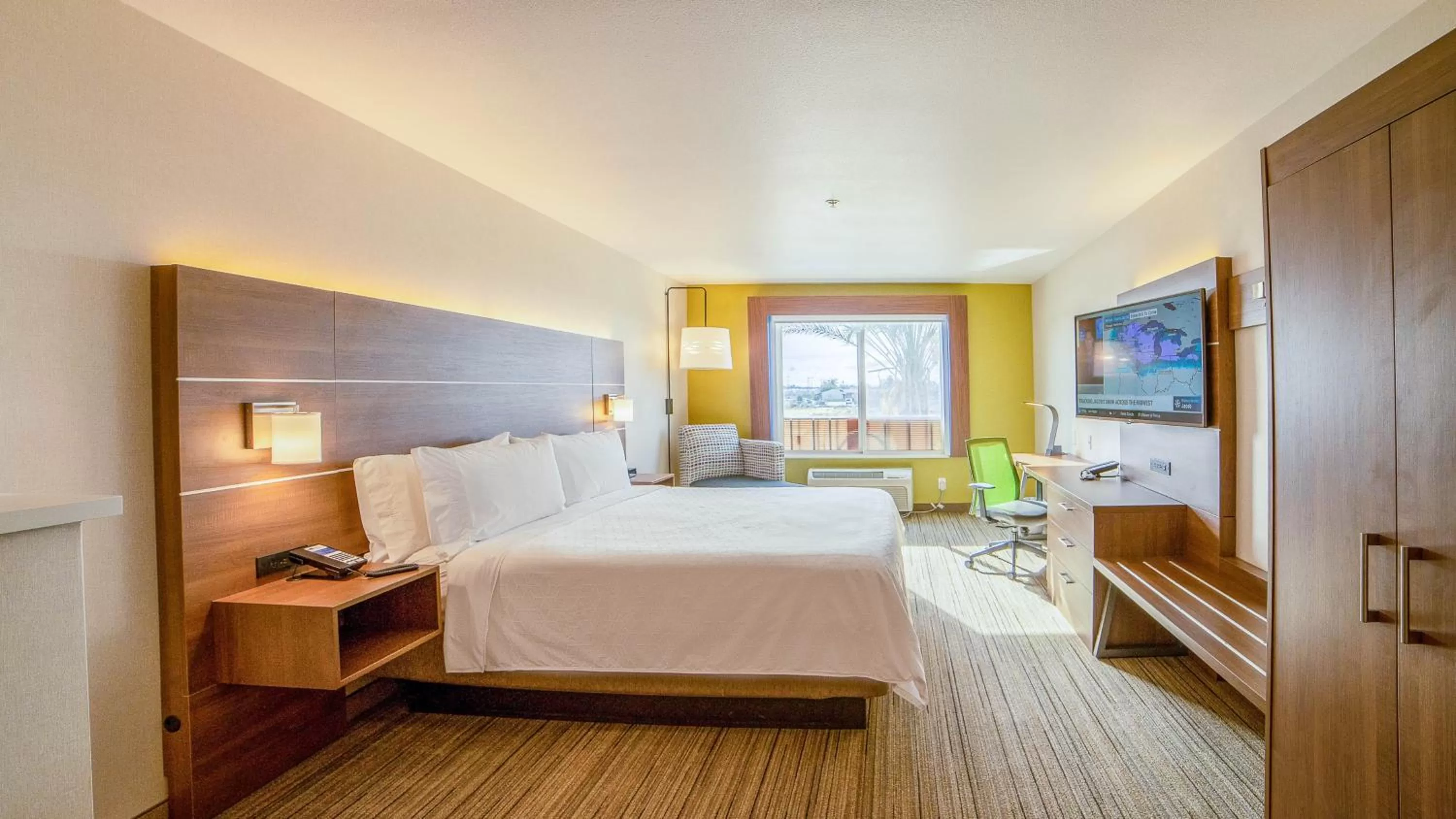 King Studio Suite in Holiday Inn Express Porterville by IHG