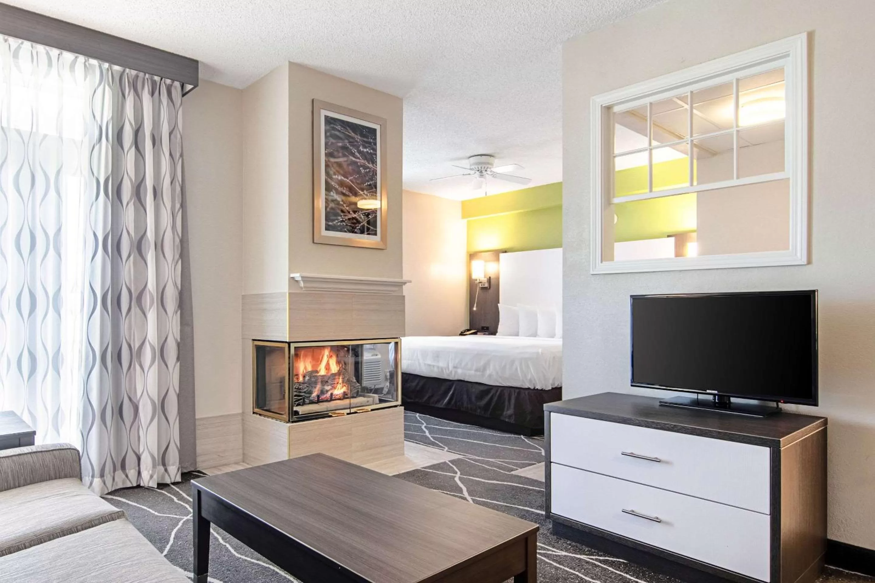 King Suite with Whirlpool and Sofa Bed - Non-Smoking in Clarion Inn Willow River