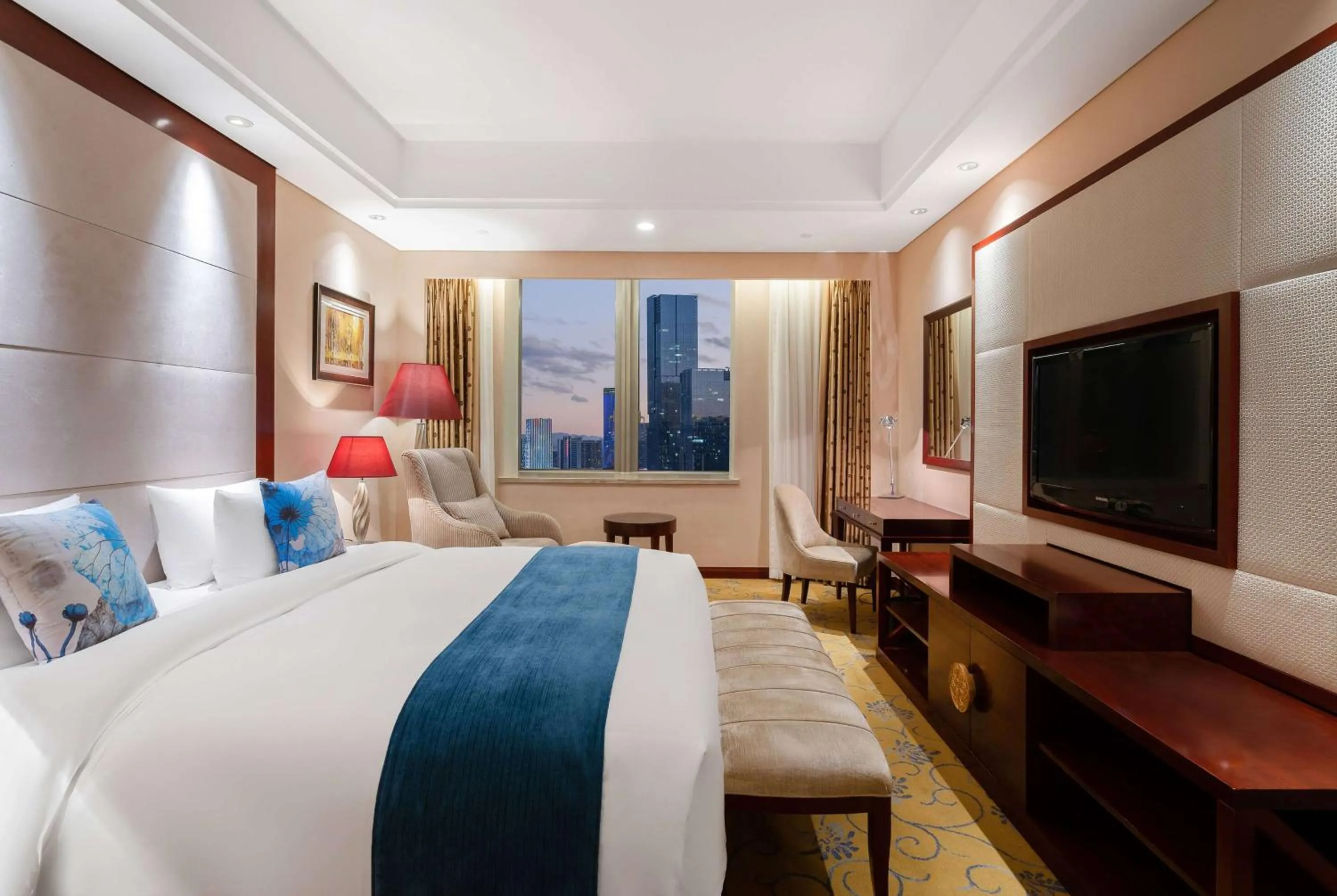 Executive King Suite - Non-Smoking in Howard Johnson Tropical Garden Plaza Kunming