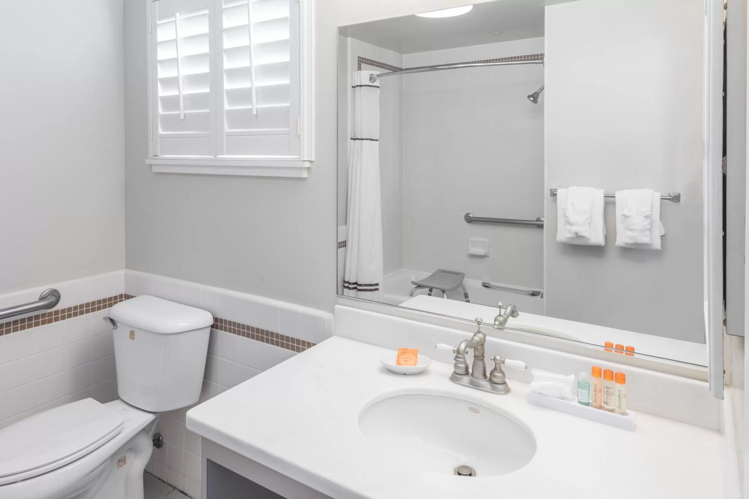 King Room - Disability Access in Lions Gate Hotel