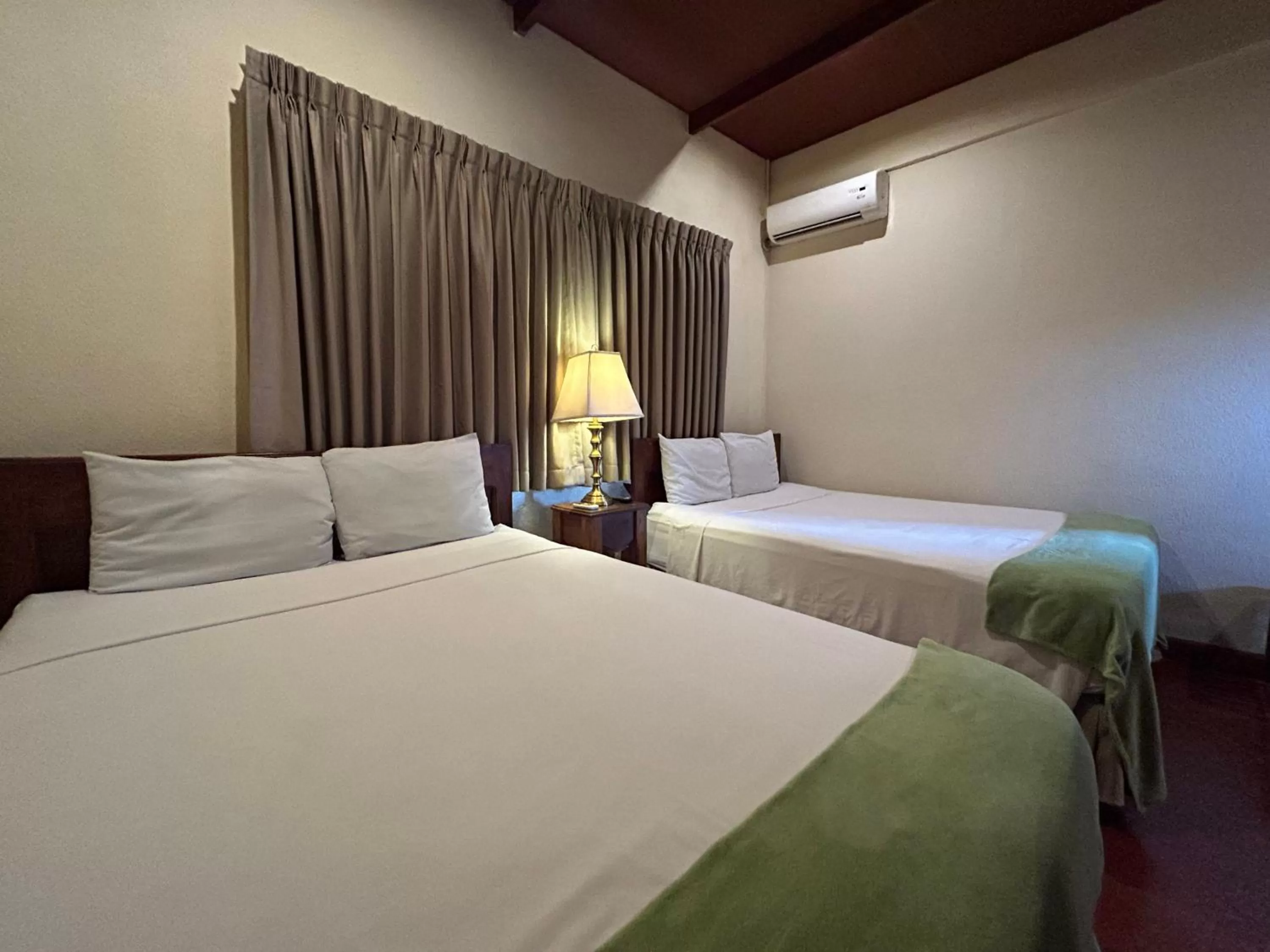 Double Room with Two Double Beds in Hotel del Patio