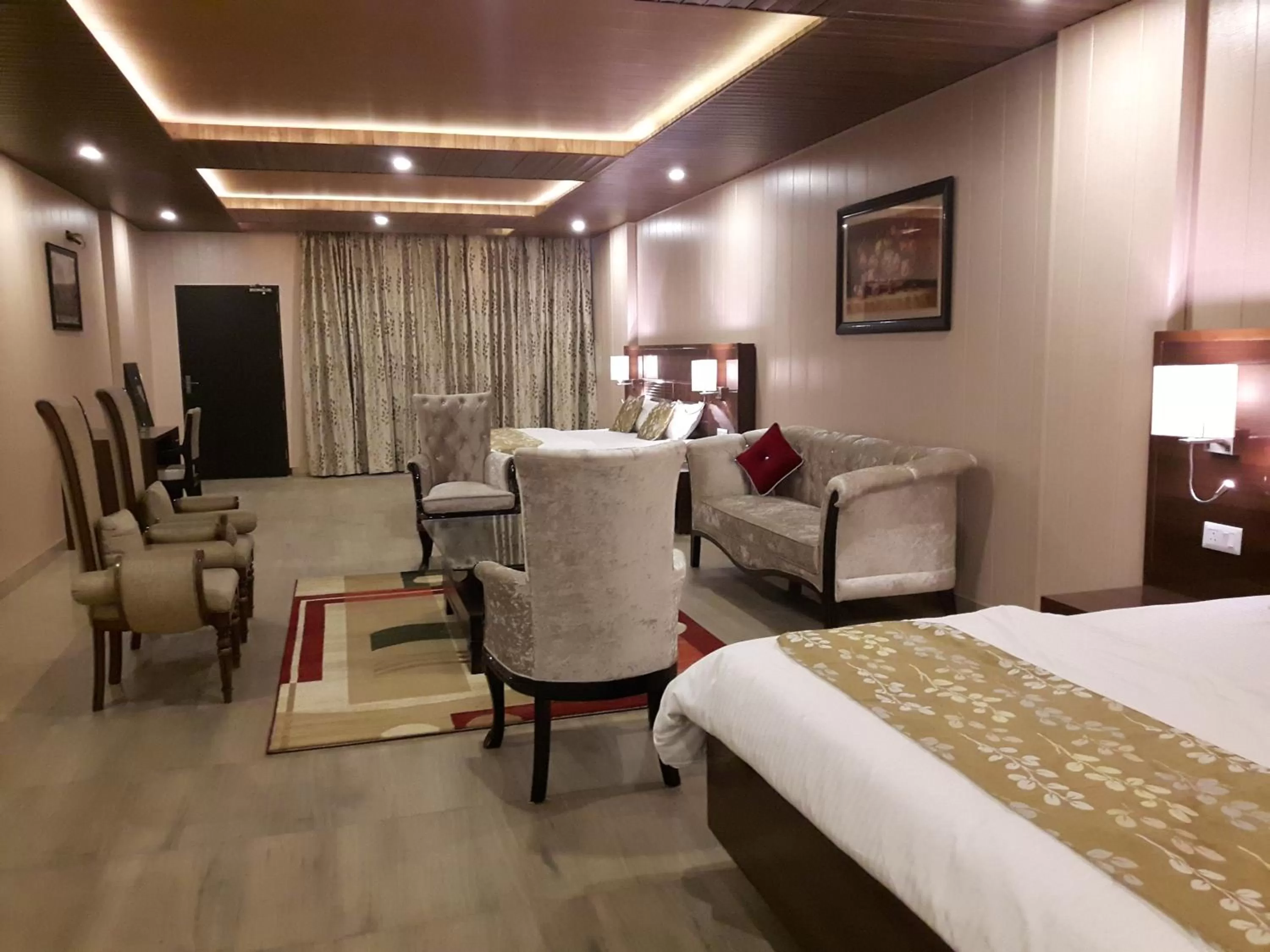 Family Room in Maple Leaf Hotel