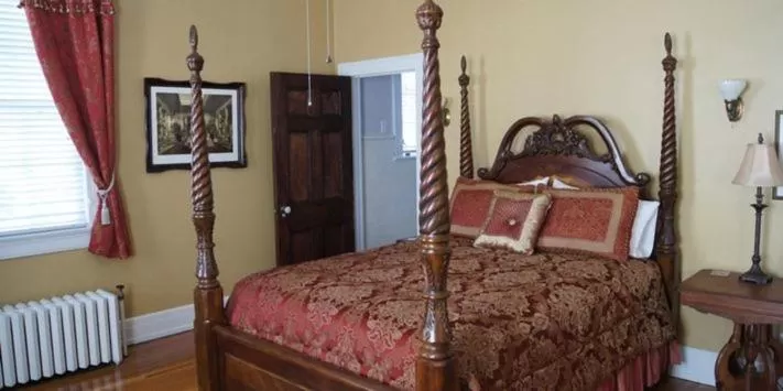 Deluxe Queen Room in King George Inn