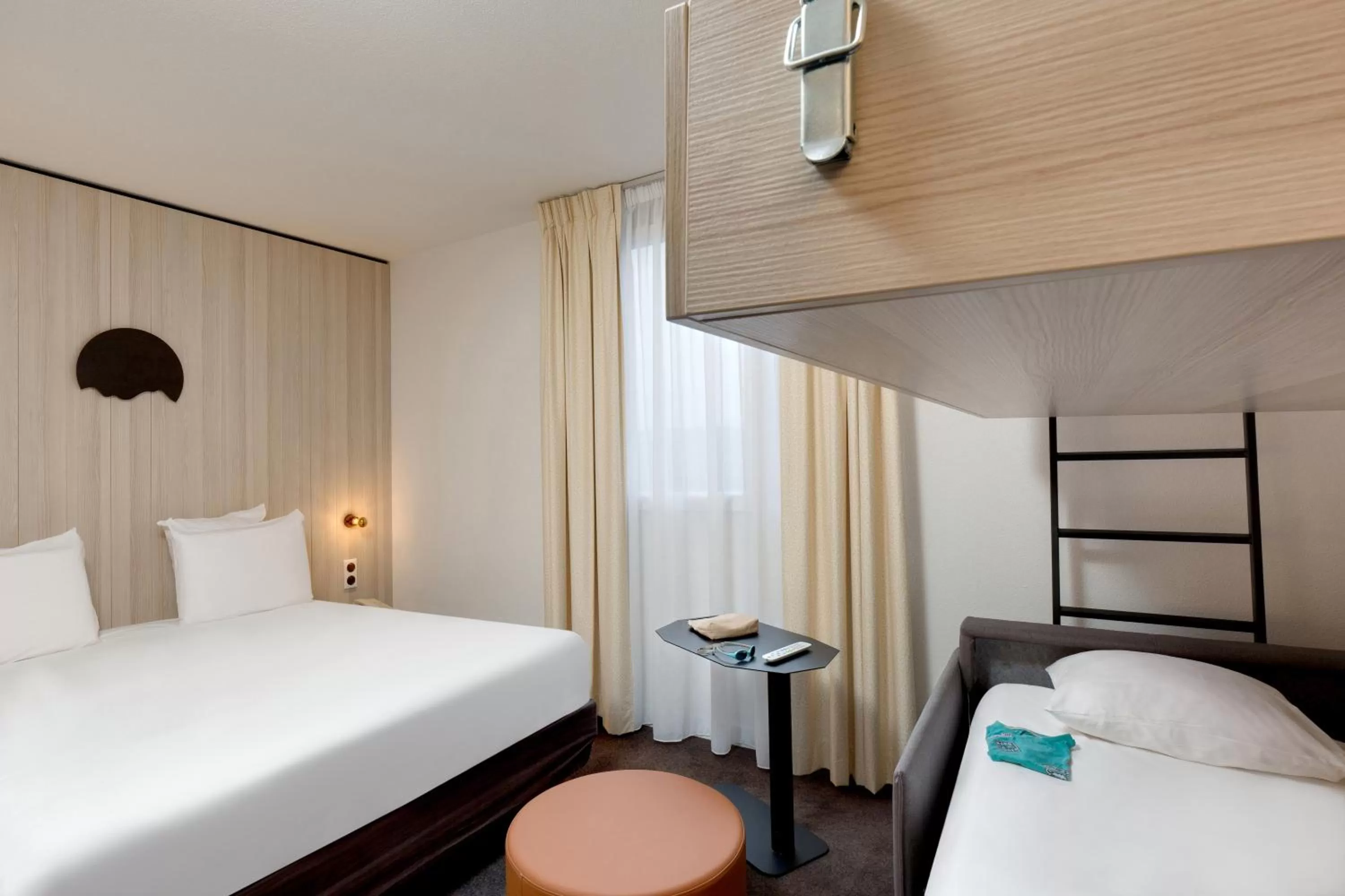 Quadruple Room in Kyriad Clermont-Ferrand-Sud - La Pardieu