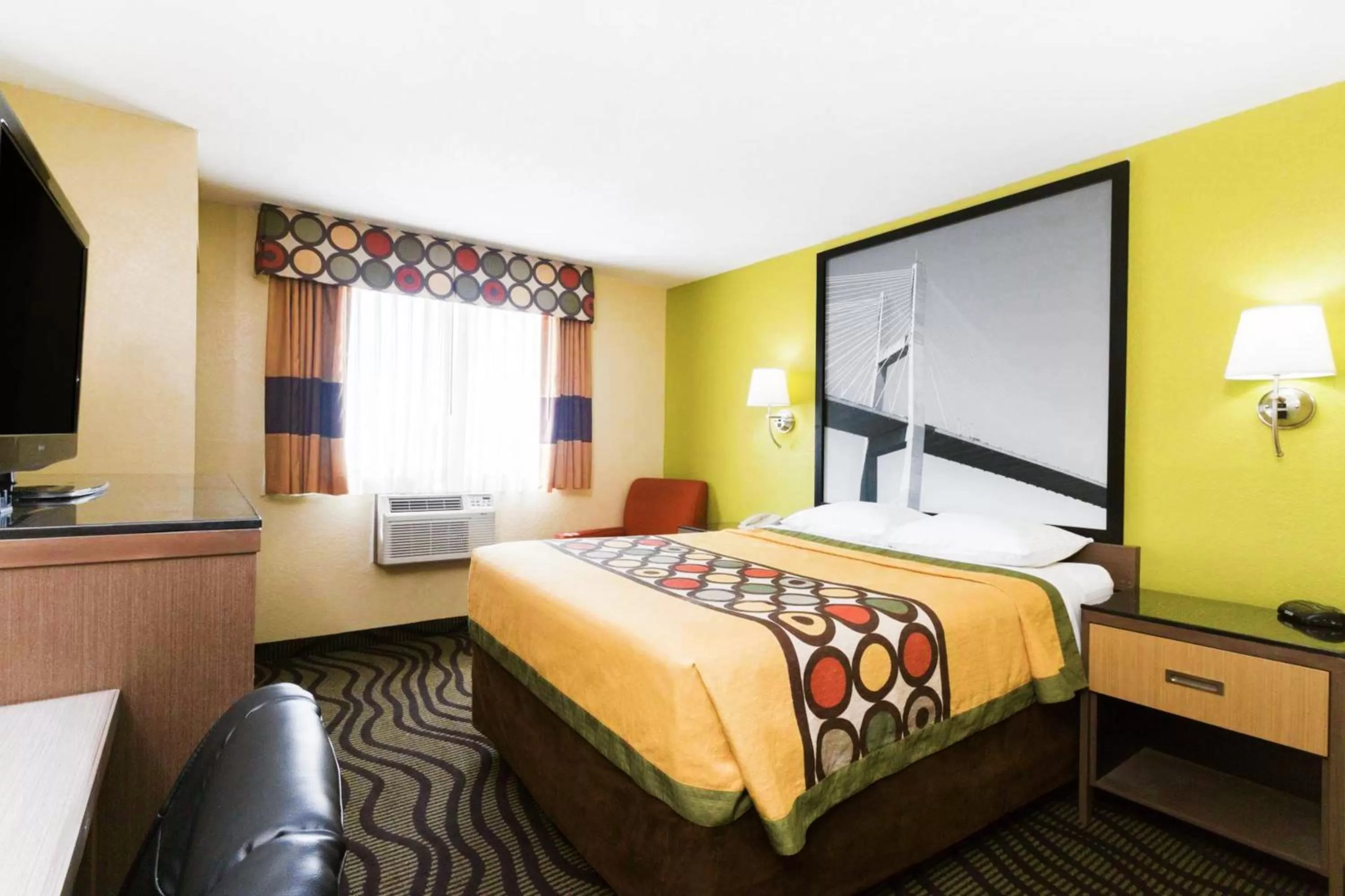 Queen Room - Non-Smoking in Super 8 by Wyndham Brunswick/St Simons Island Area