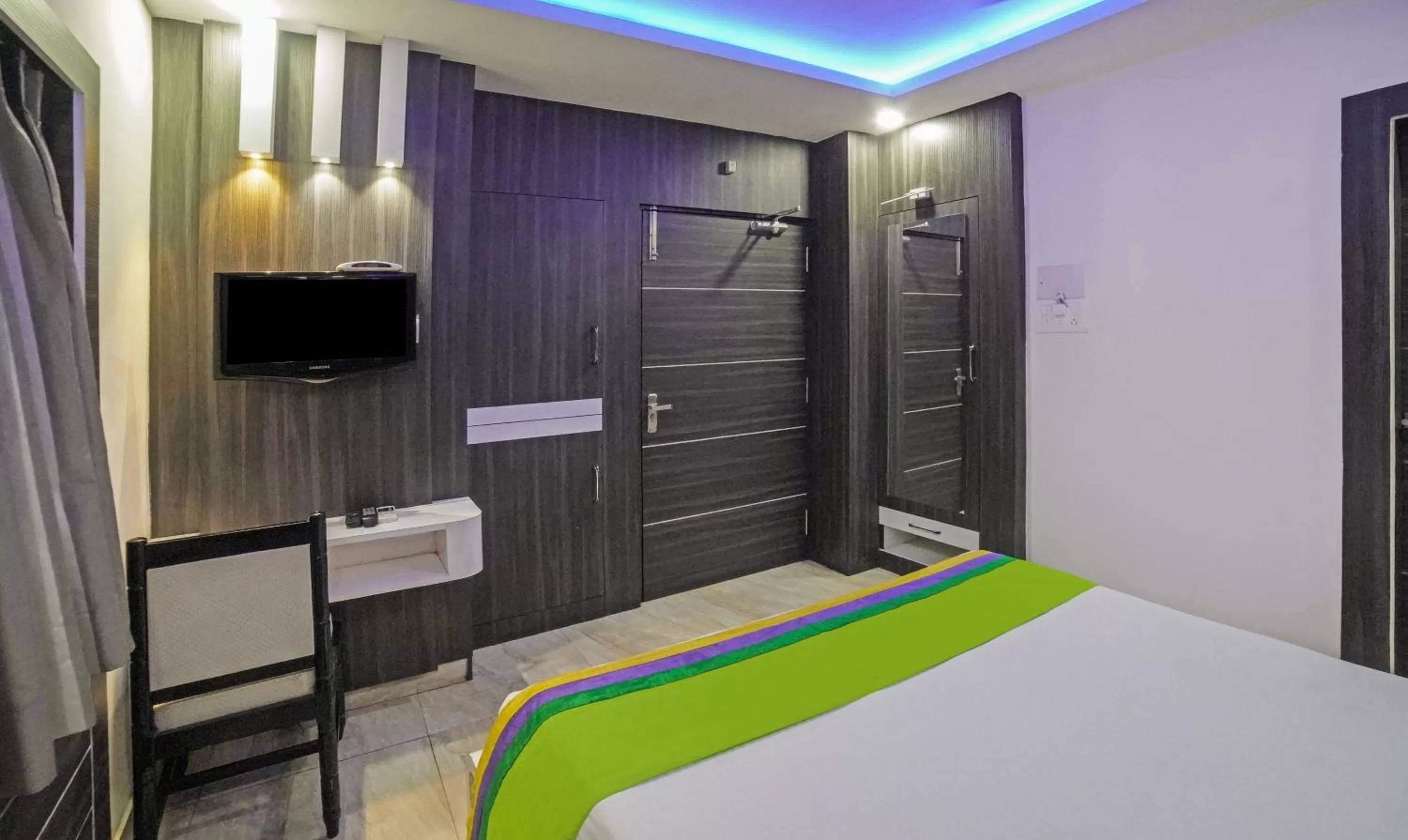 Standard Double Room - single occupancy in Treebo Trend South Park Bistupur