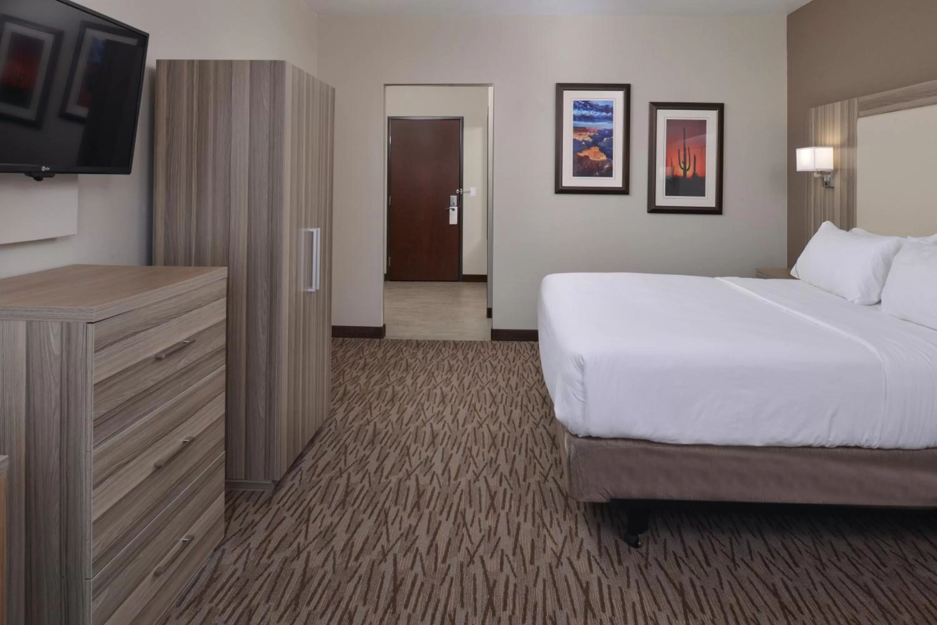 Standard King Room with Sofa Bed in Holiday Inn Express & Suites Williams by IHG