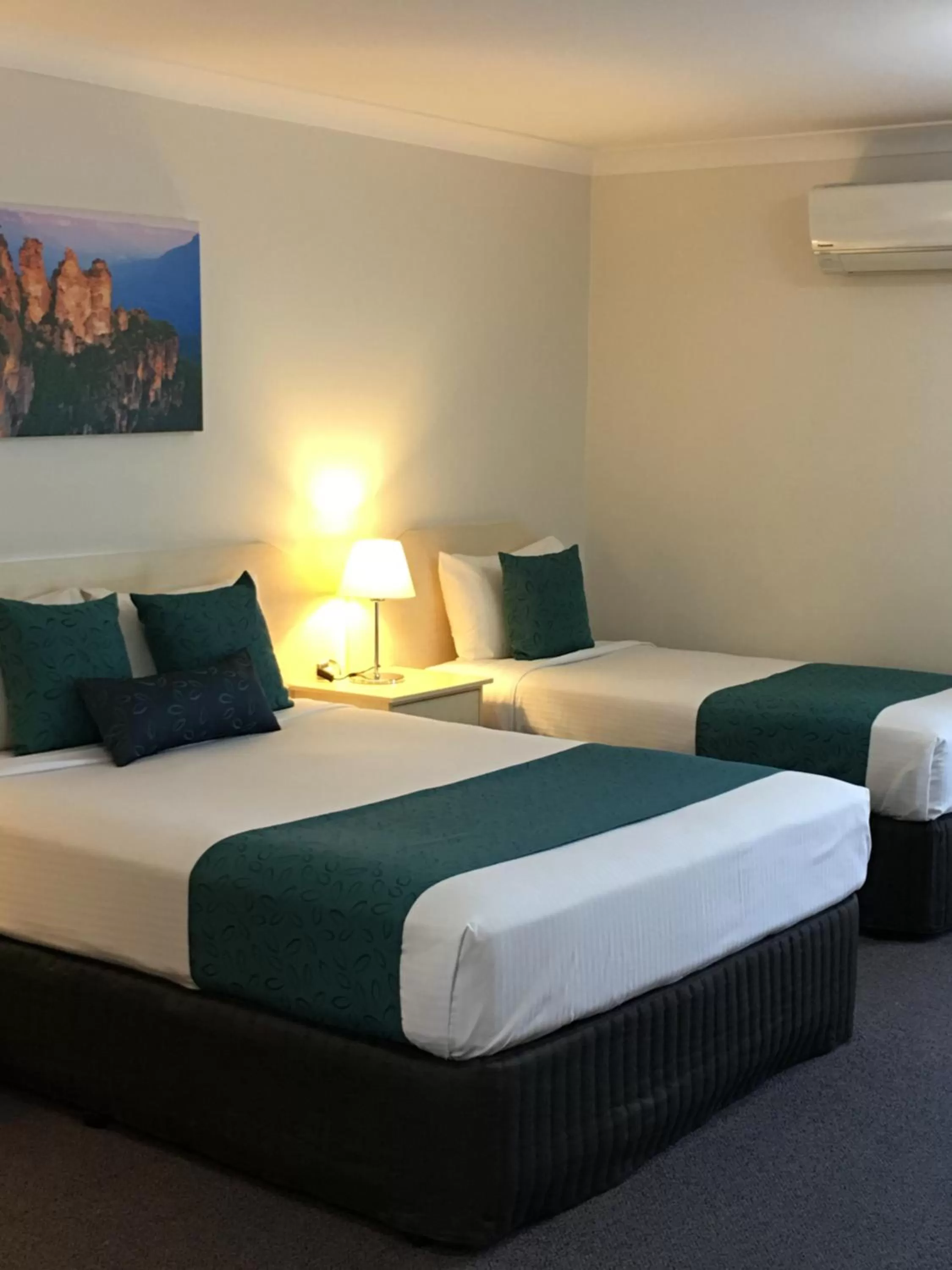 Twin Room in Tuckerbox Motor Inn