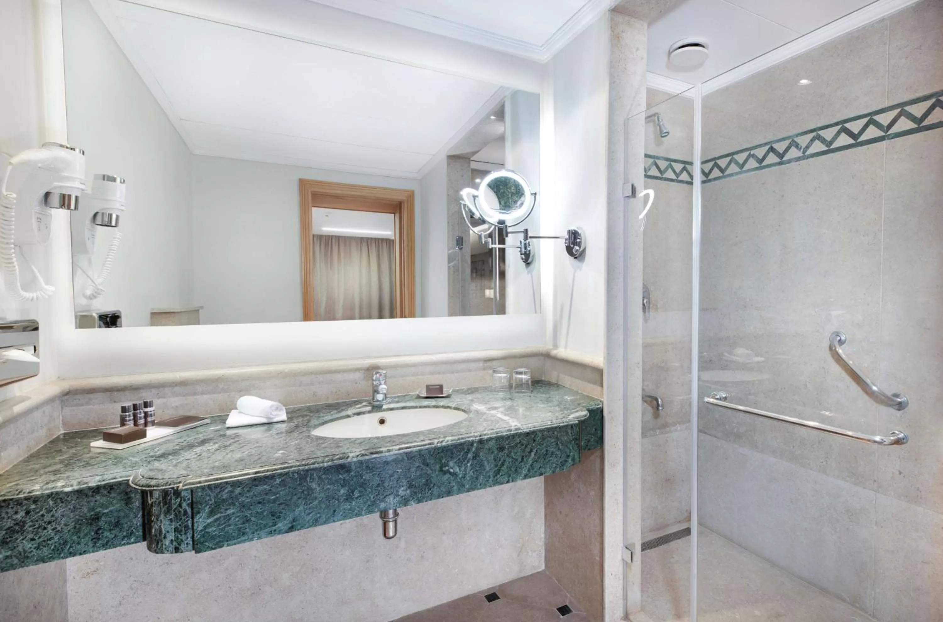 Executive Superior Room with Nile View in Steigenberger Nile Palace Luxor - Convention Center