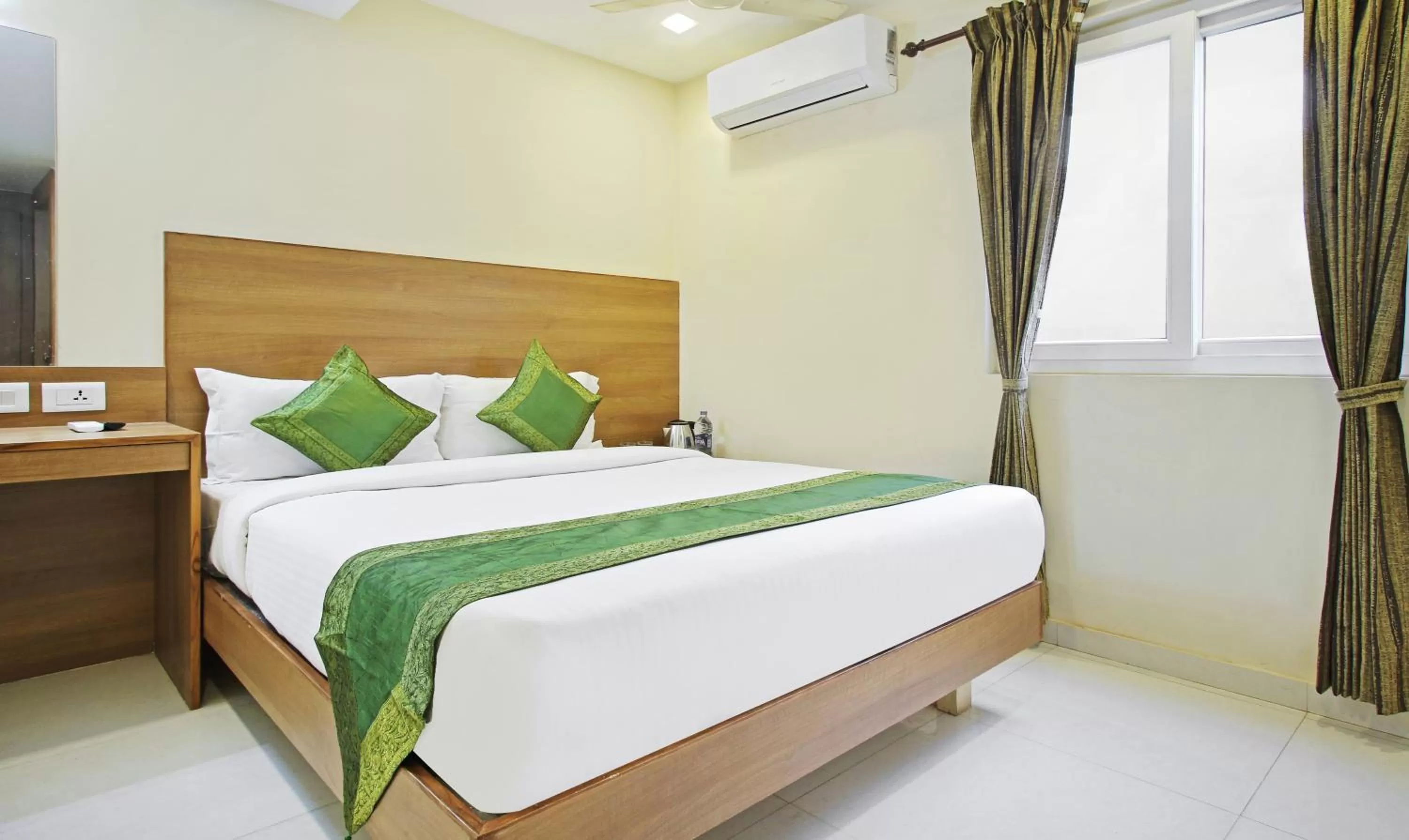 Itsy Hotels Jansi Residency