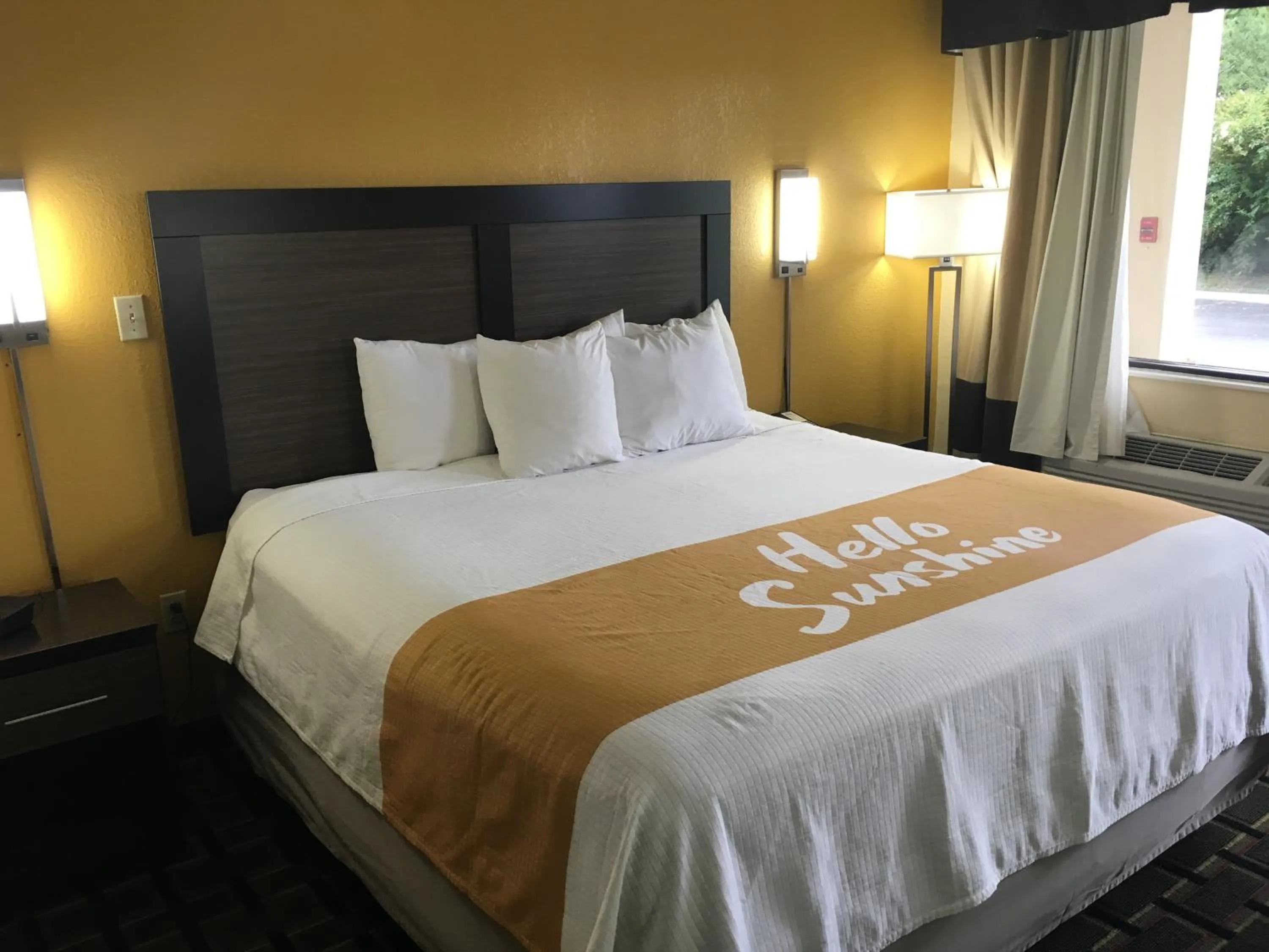 King Room - Disability Access/Smoking in Days Inn by Wyndham Eufaula AL