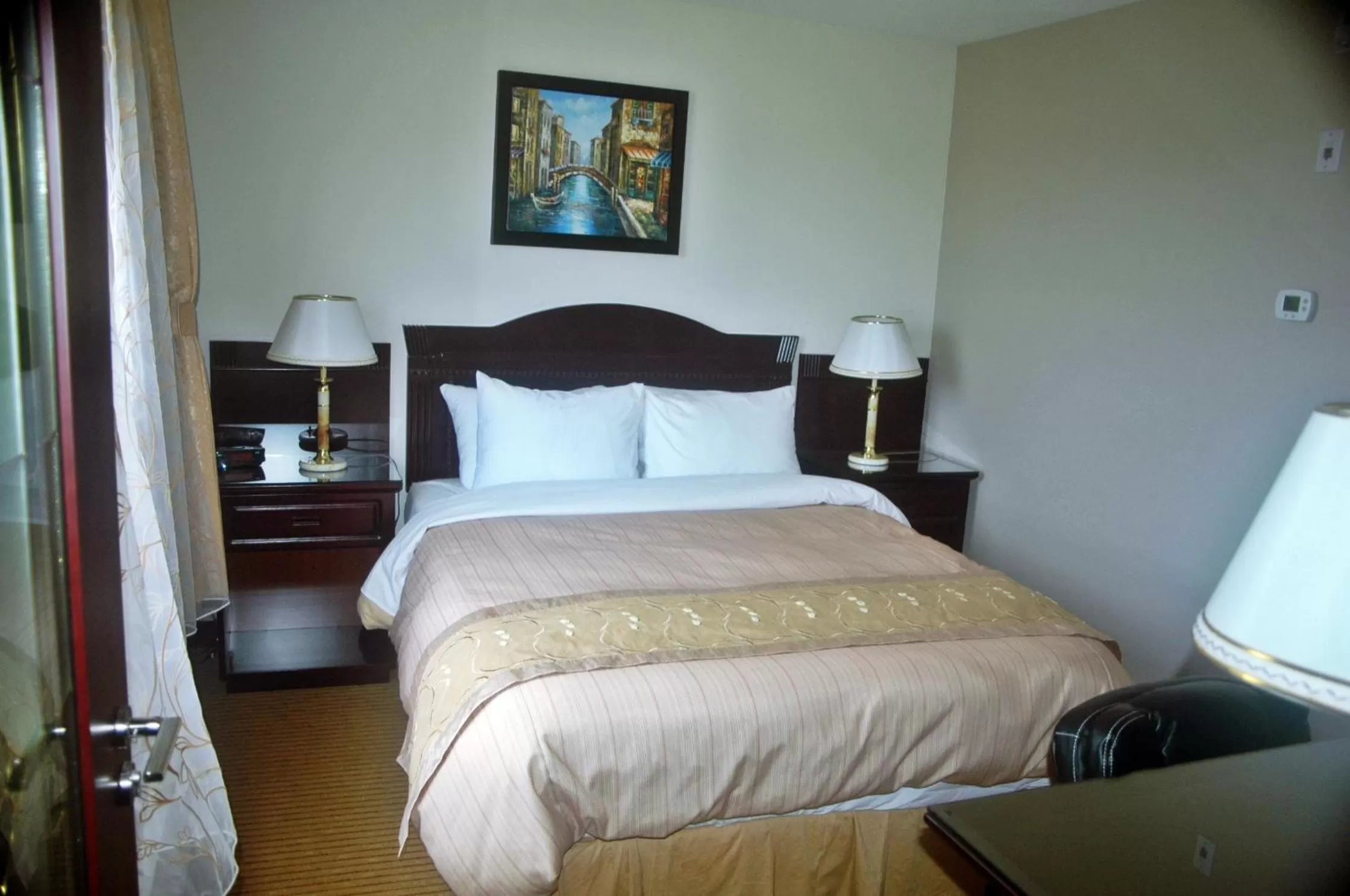 Queen Studio - Non-Smoking in Days Inn by Wyndham Athabasca