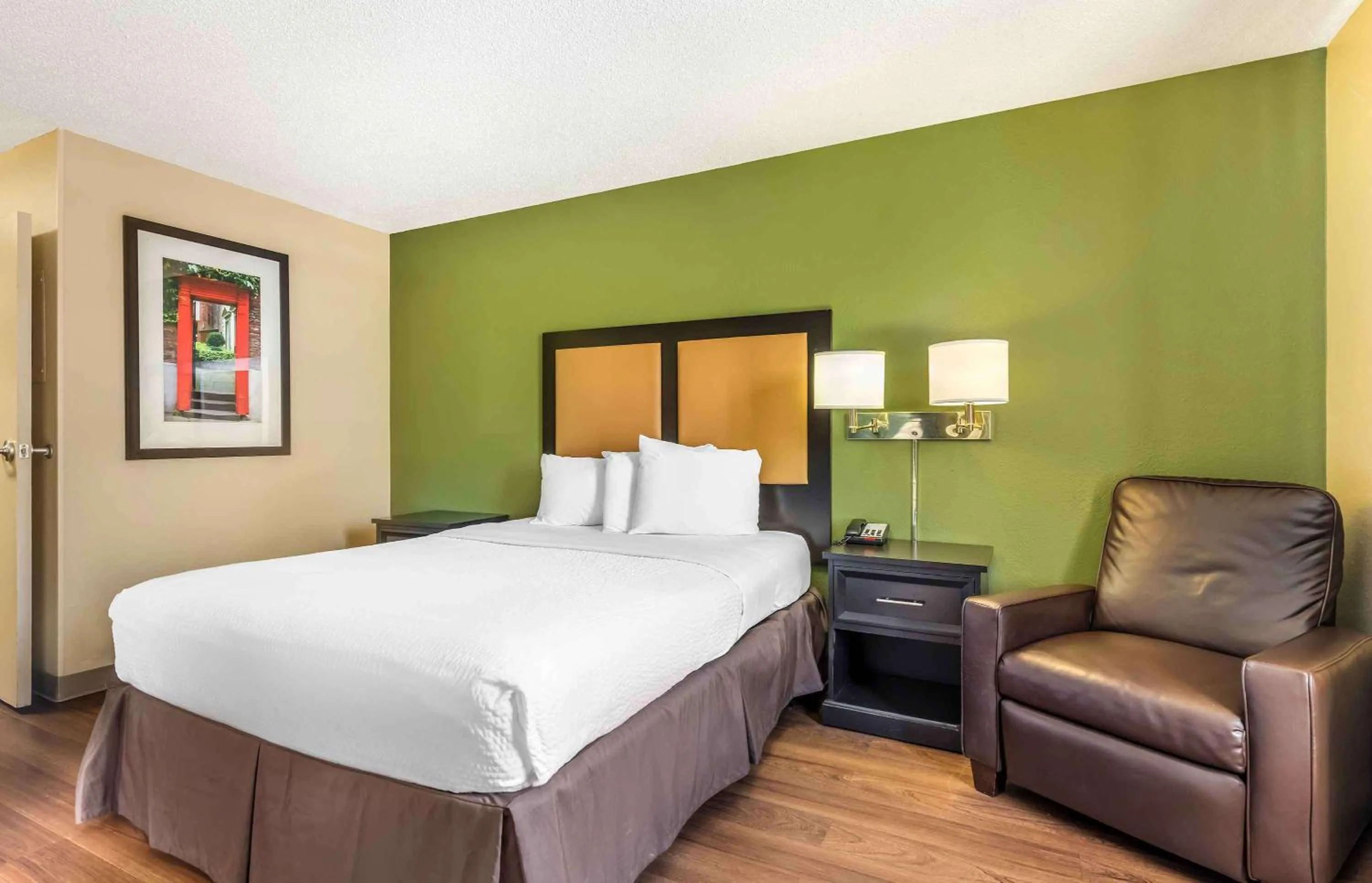 Queen Studio - Non-Smoking in Extended Stay America Suites - Minneapolis - Maple Grove